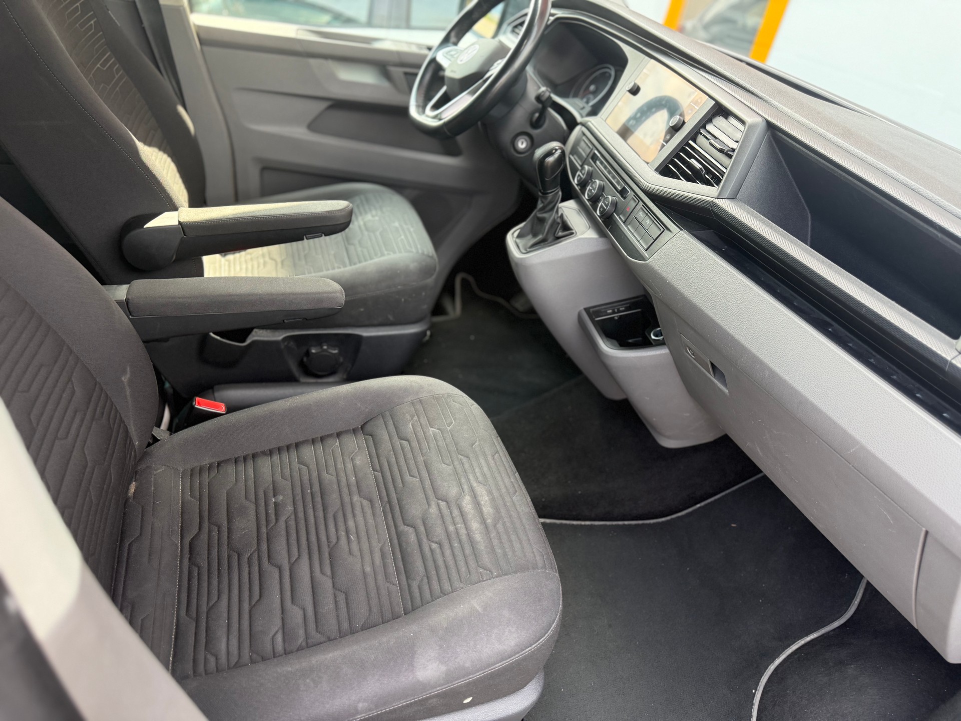 VW T6.1 Caravelle 2.0 TDI DSG-image-3