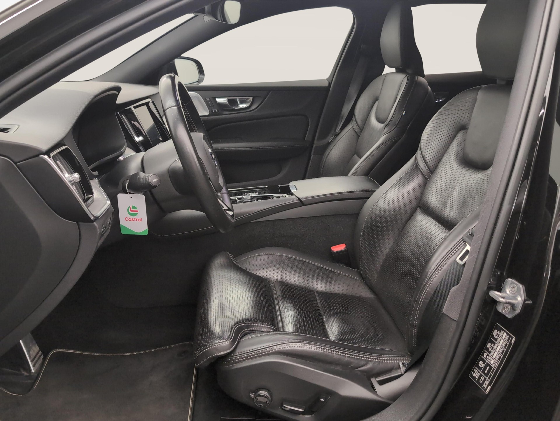 VOLVO V60 2.0 T8 TE R-Design eAWD-image-11