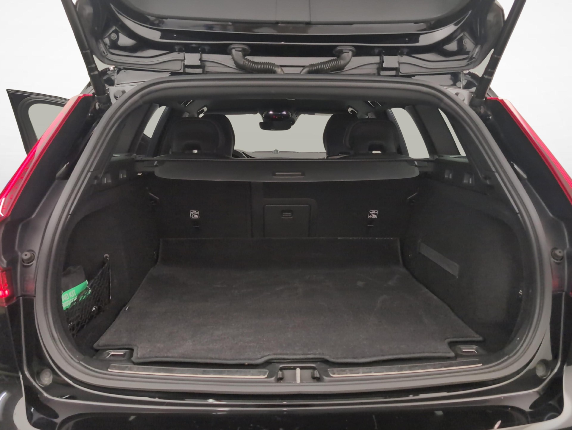 VOLVO V60 2.0 T8 TE R-Design eAWD-image-13
