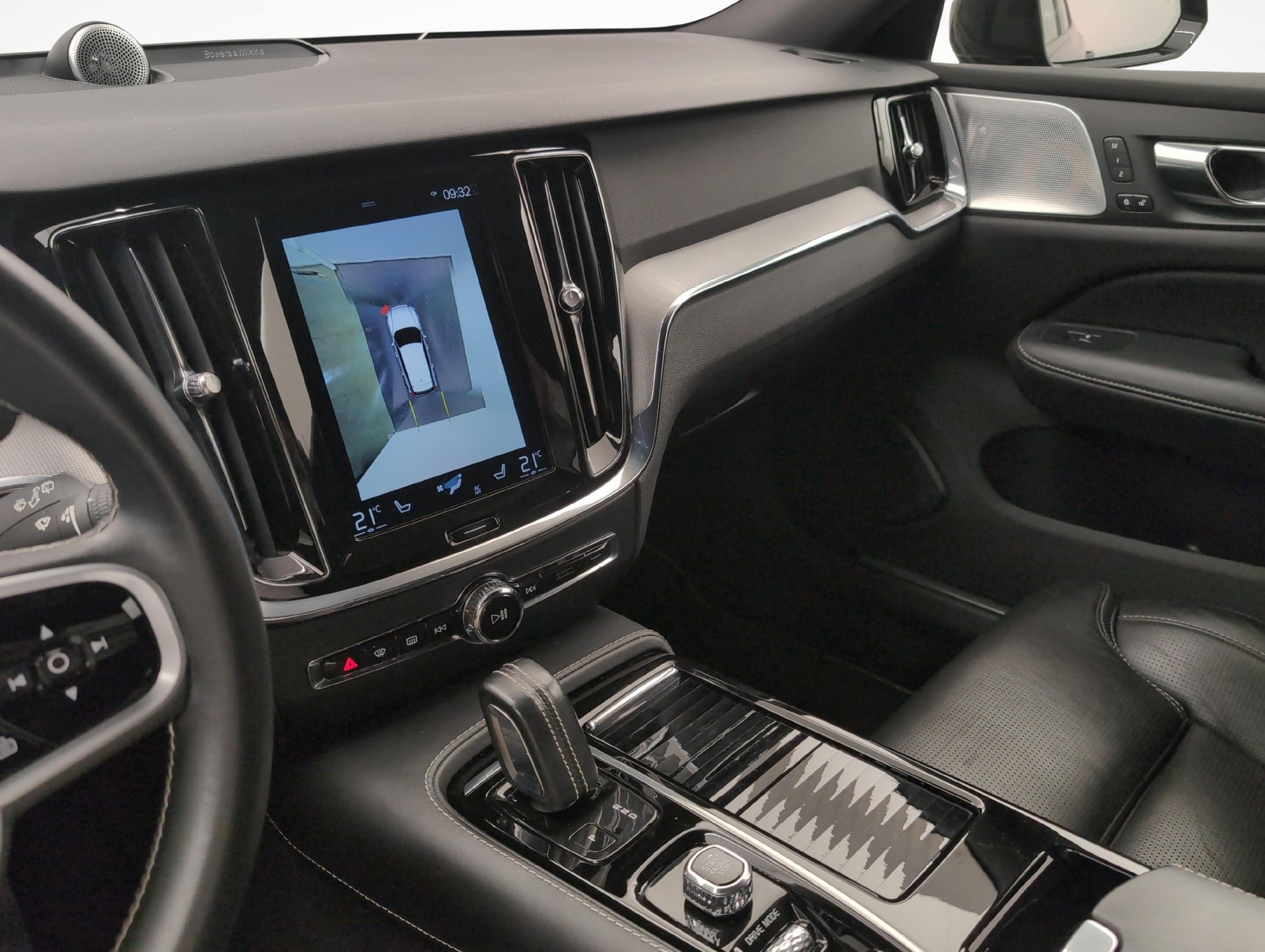 VOLVO V60 2.0 T8 TE R-Design eAWD-image-16