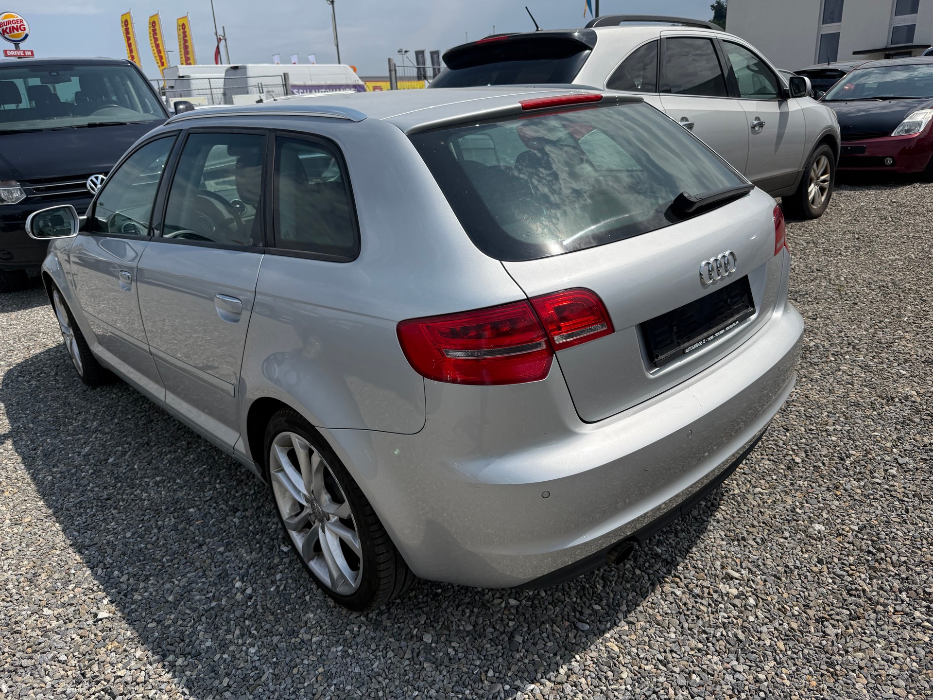 AUDI A3 Sportback 1.6 TDIe Attraction-image-3