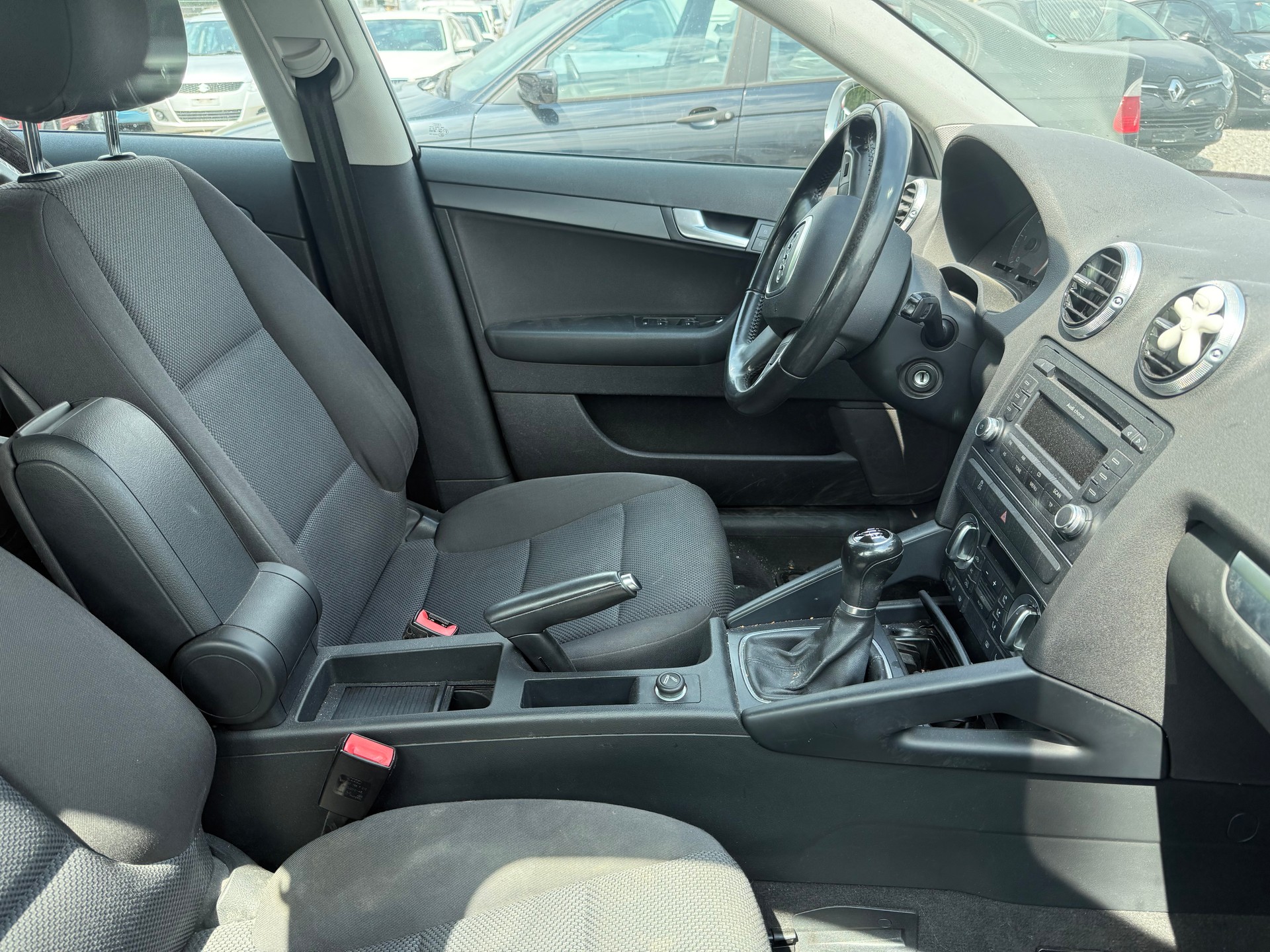 AUDI A3 Sportback 1.6 TDIe Attraction-image-5