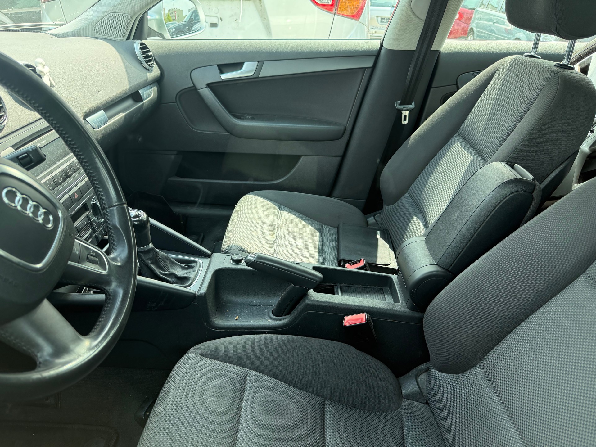 AUDI A3 Sportback 1.6 TDIe Attraction-image-4