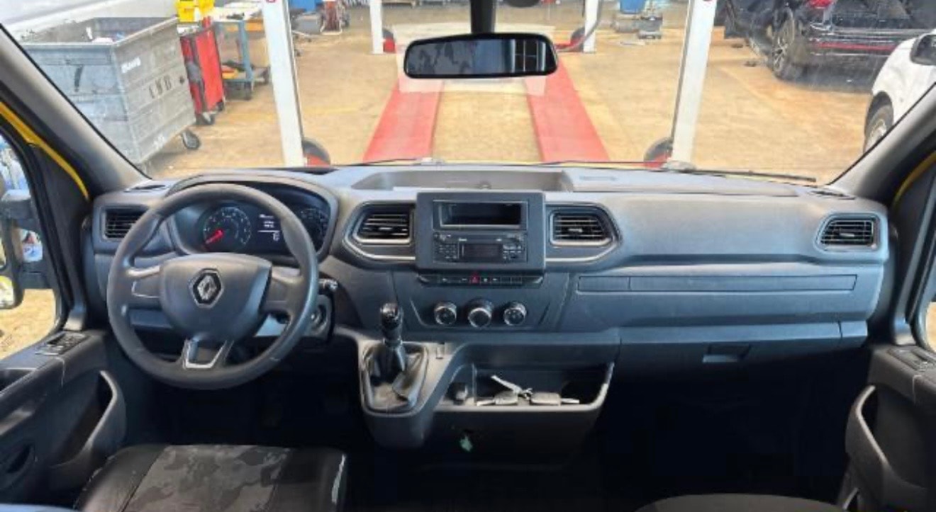 RENAULT Master T35 2.3dCi 135 L3H3-image-6
