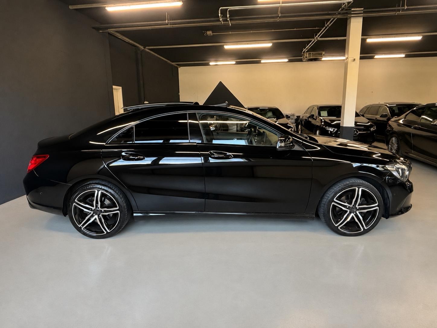 MERCEDES-BENZ CLA 220 d 4Matic 7G-DCT-image-7