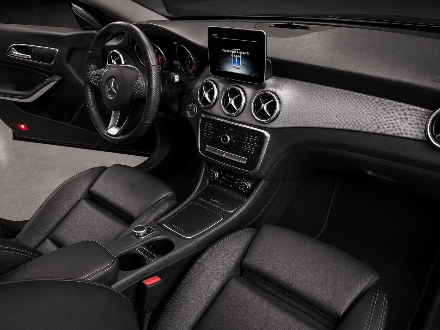 MERCEDES-BENZ CLA 220 d 4Matic 7G-DCT-image-10