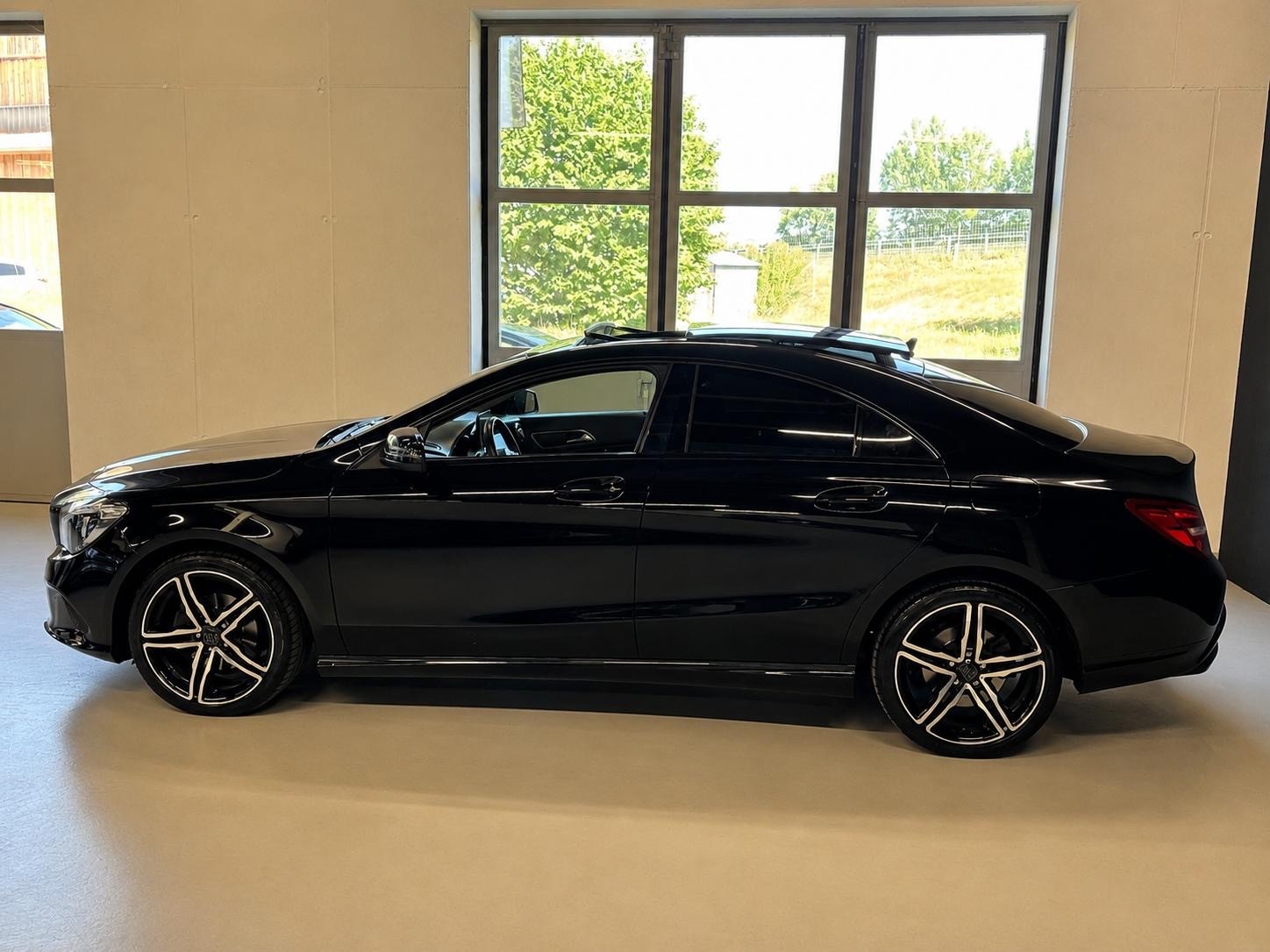 MERCEDES-BENZ CLA 220 d 4Matic 7G-DCT-image-8