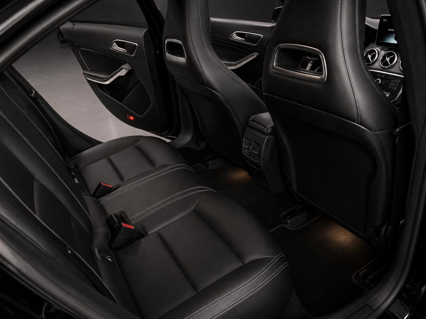 MERCEDES-BENZ CLA 220 d 4Matic 7G-DCT-image-14