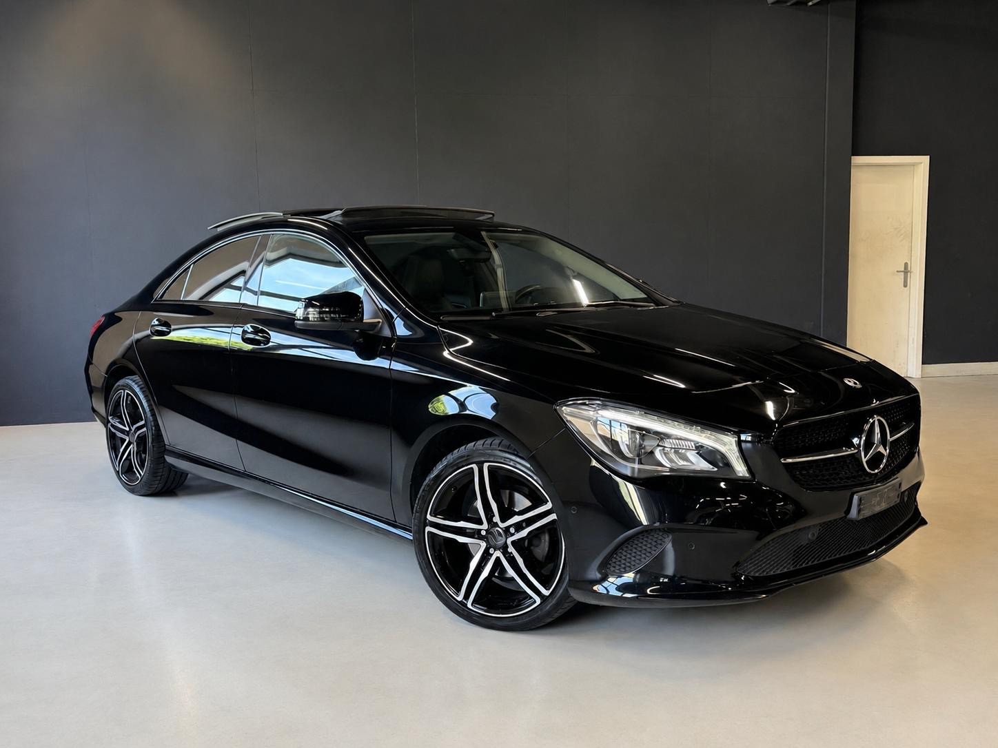 MERCEDES-BENZ CLA 220 d 4Matic 7G-DCT-image-4