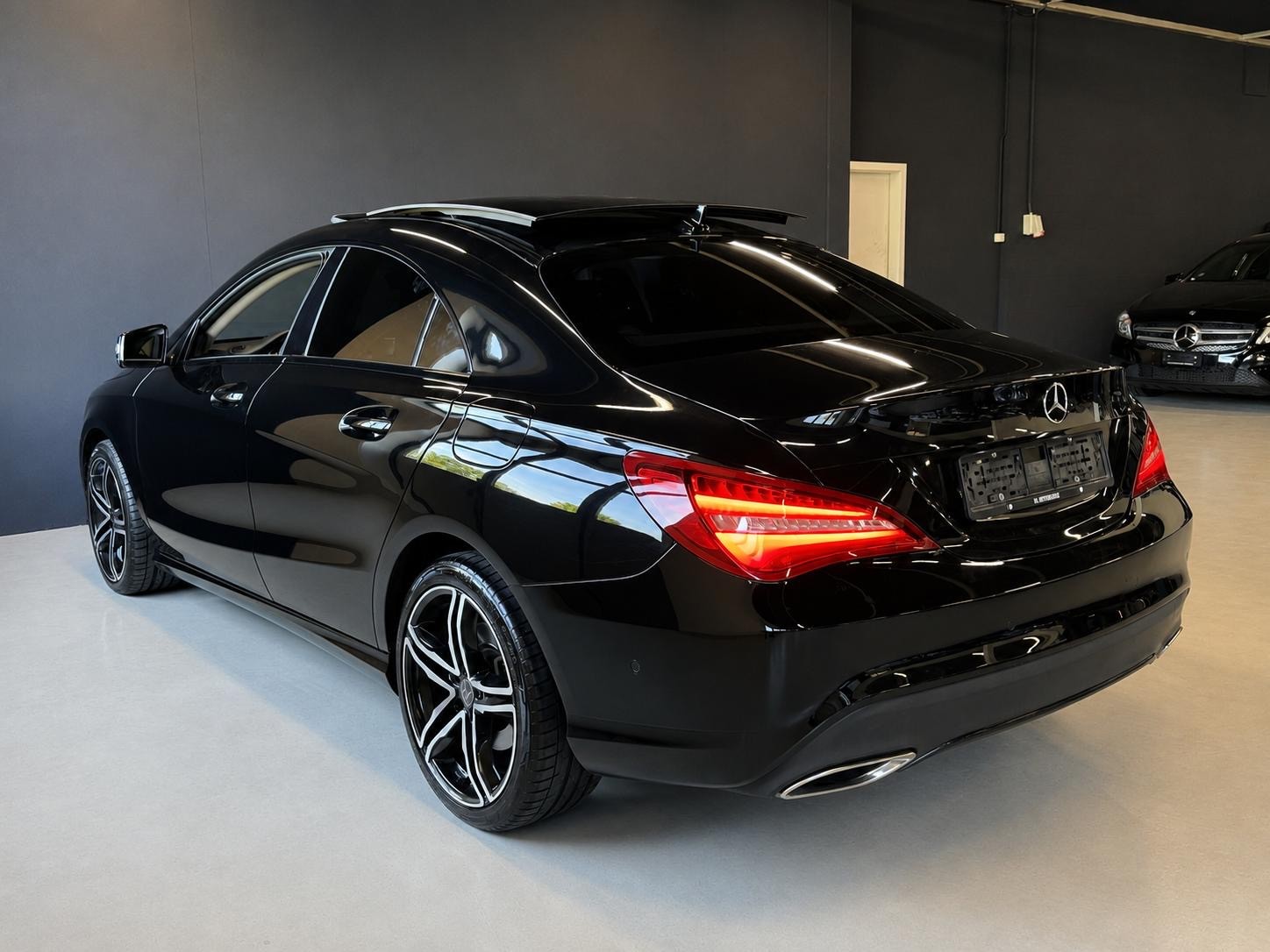MERCEDES-BENZ CLA 220 d 4Matic 7G-DCT-image-9