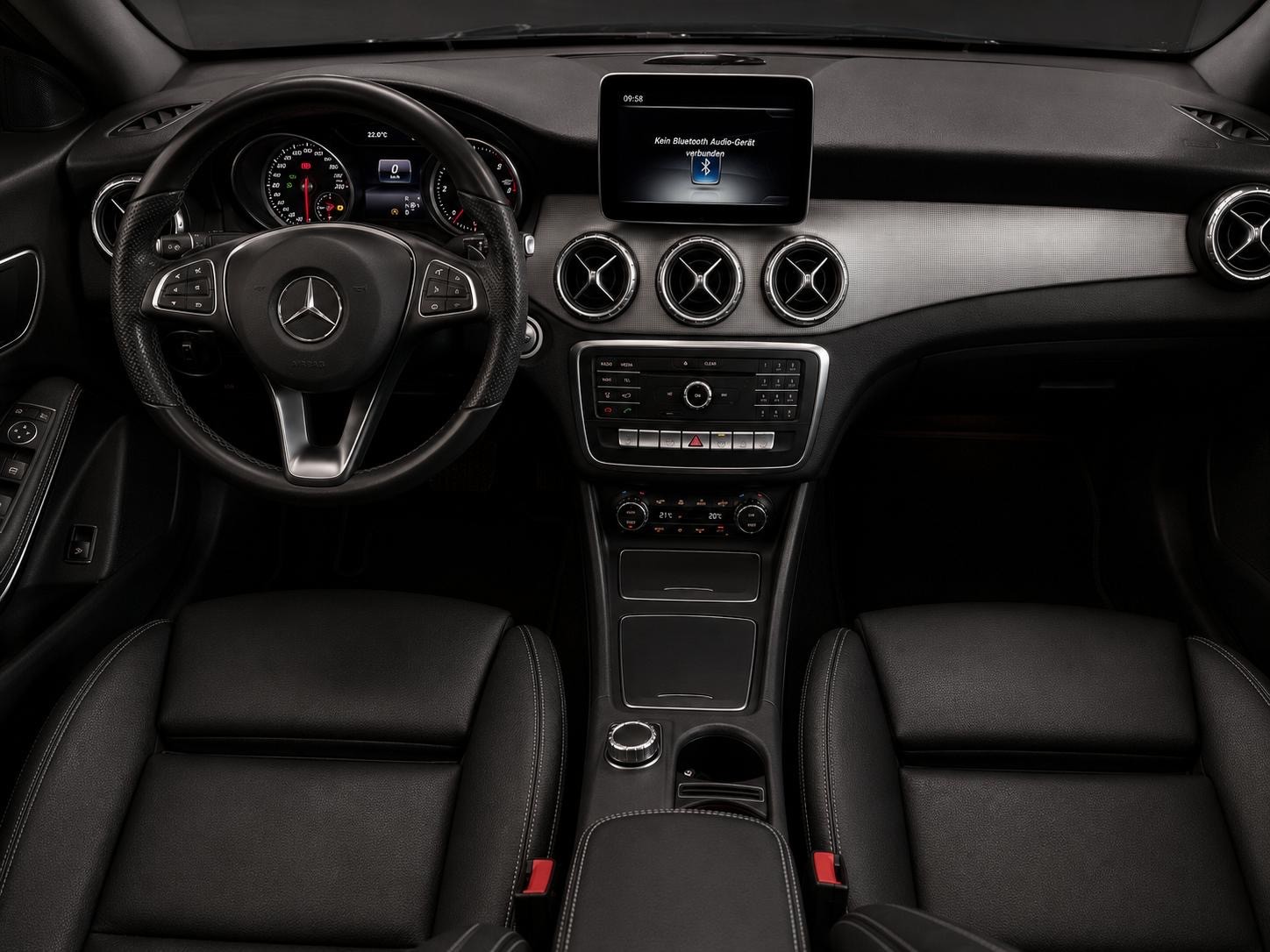 MERCEDES-BENZ CLA 220 d 4Matic 7G-DCT-image-12