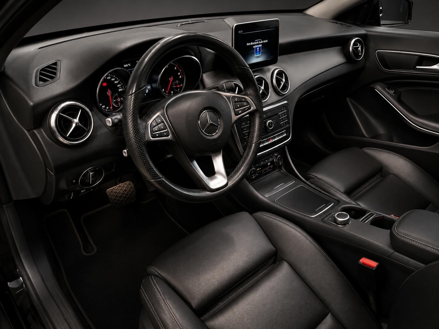 MERCEDES-BENZ CLA 220 d 4Matic 7G-DCT-image-11