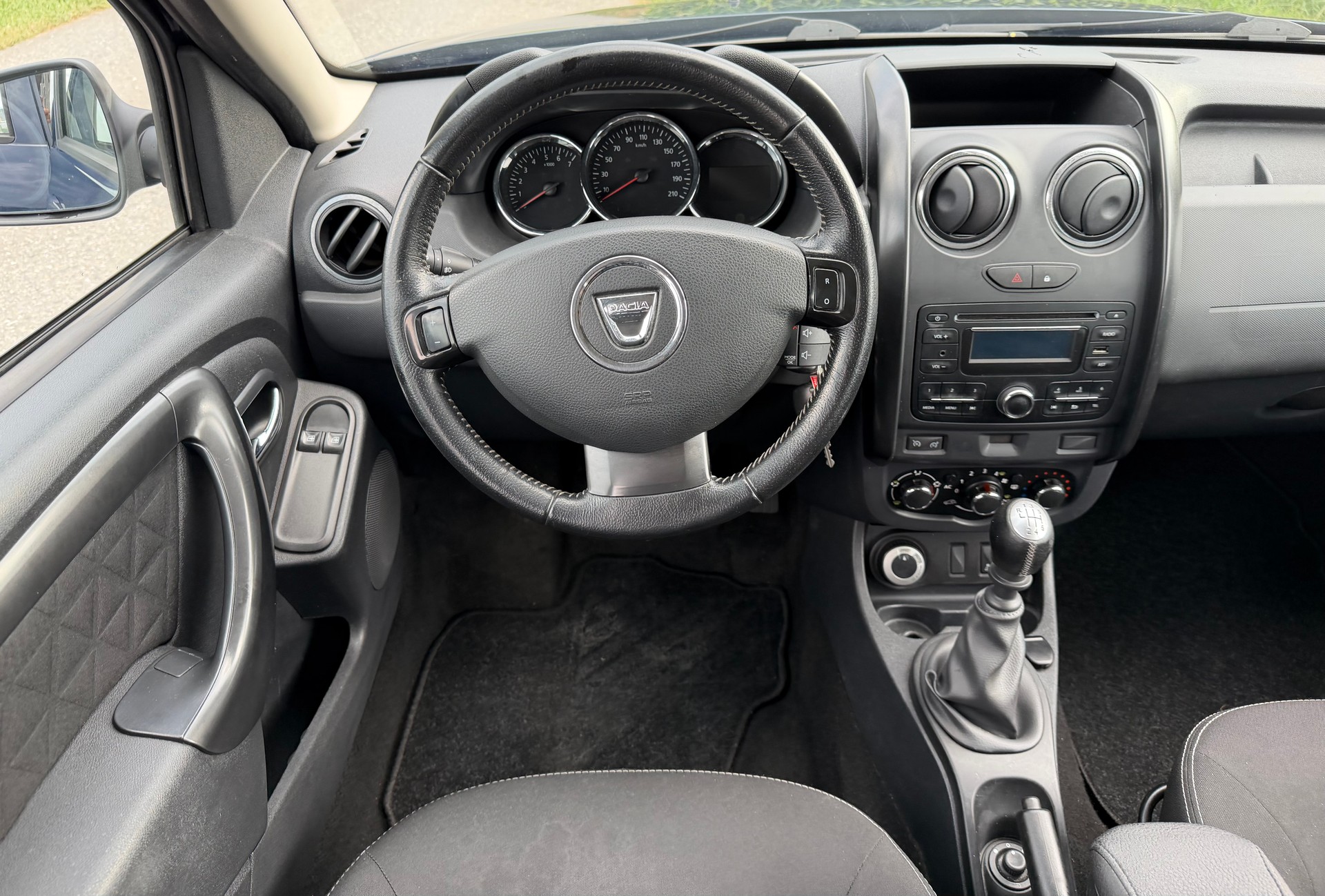 DACIA Duster 1.5 dCi Lauréate 4x4-image-13