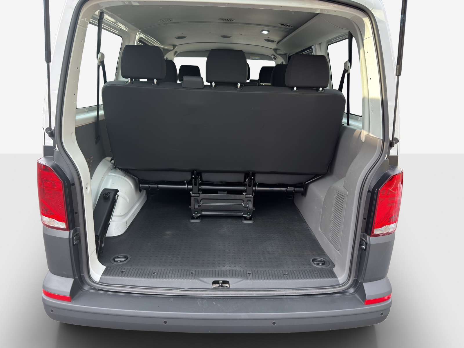VW T6.1 2.0 TDI Entry-image-12