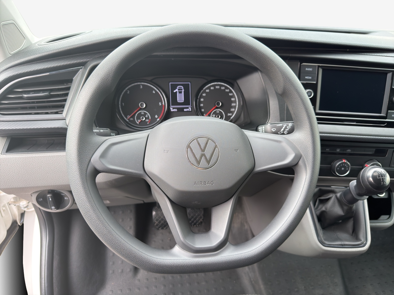 VW T6.1 2.0 TDI Entry-image-9