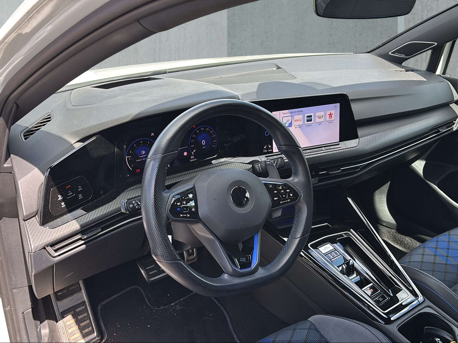 VW Golf 2.0 TSI R DSG 4Motion-image-3