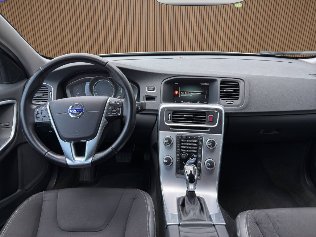 VOLVO S60 Cross Country 2.0 D3 MomentumS/S-image-16