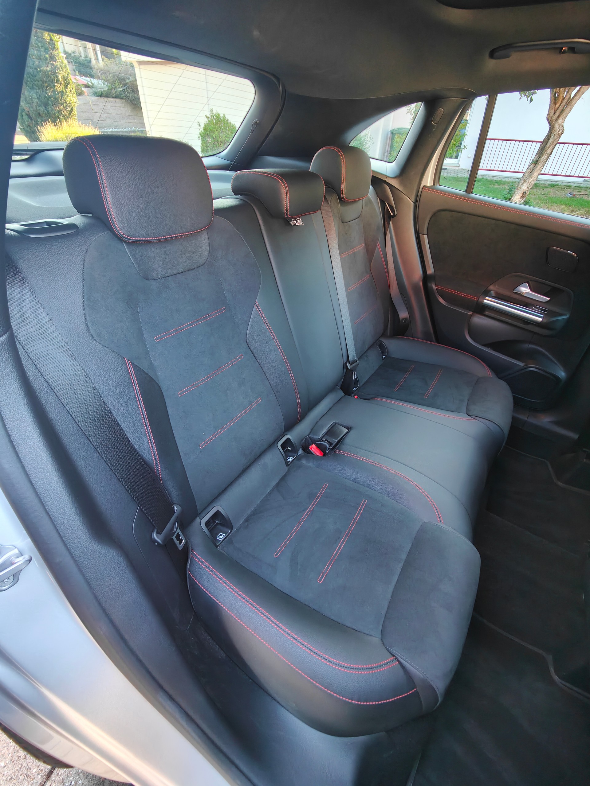 MERCEDES-BENZ GLA 250 AMG Line 4matic-image-6
