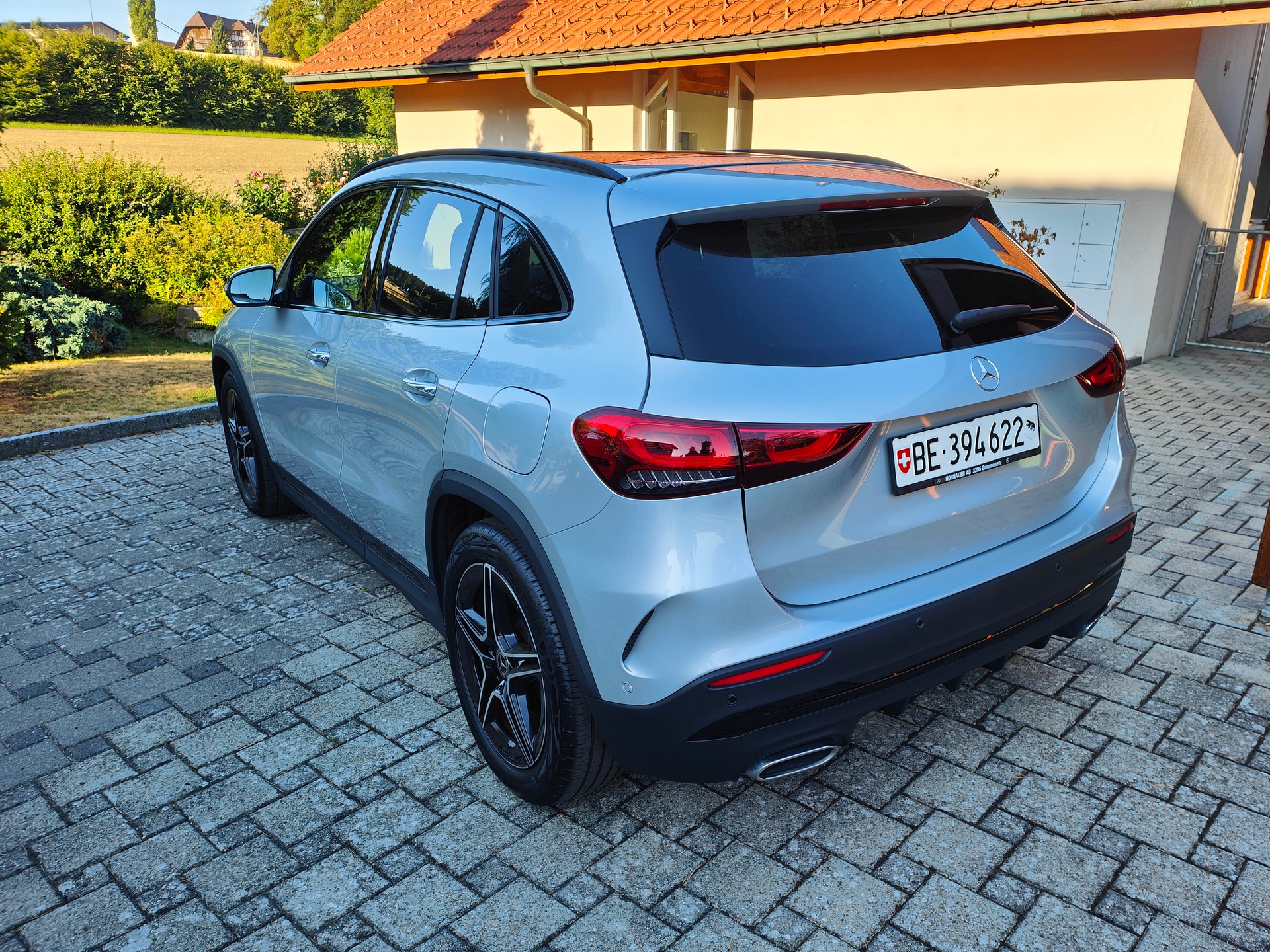 MERCEDES-BENZ GLA 250 AMG Line 4matic-image-1