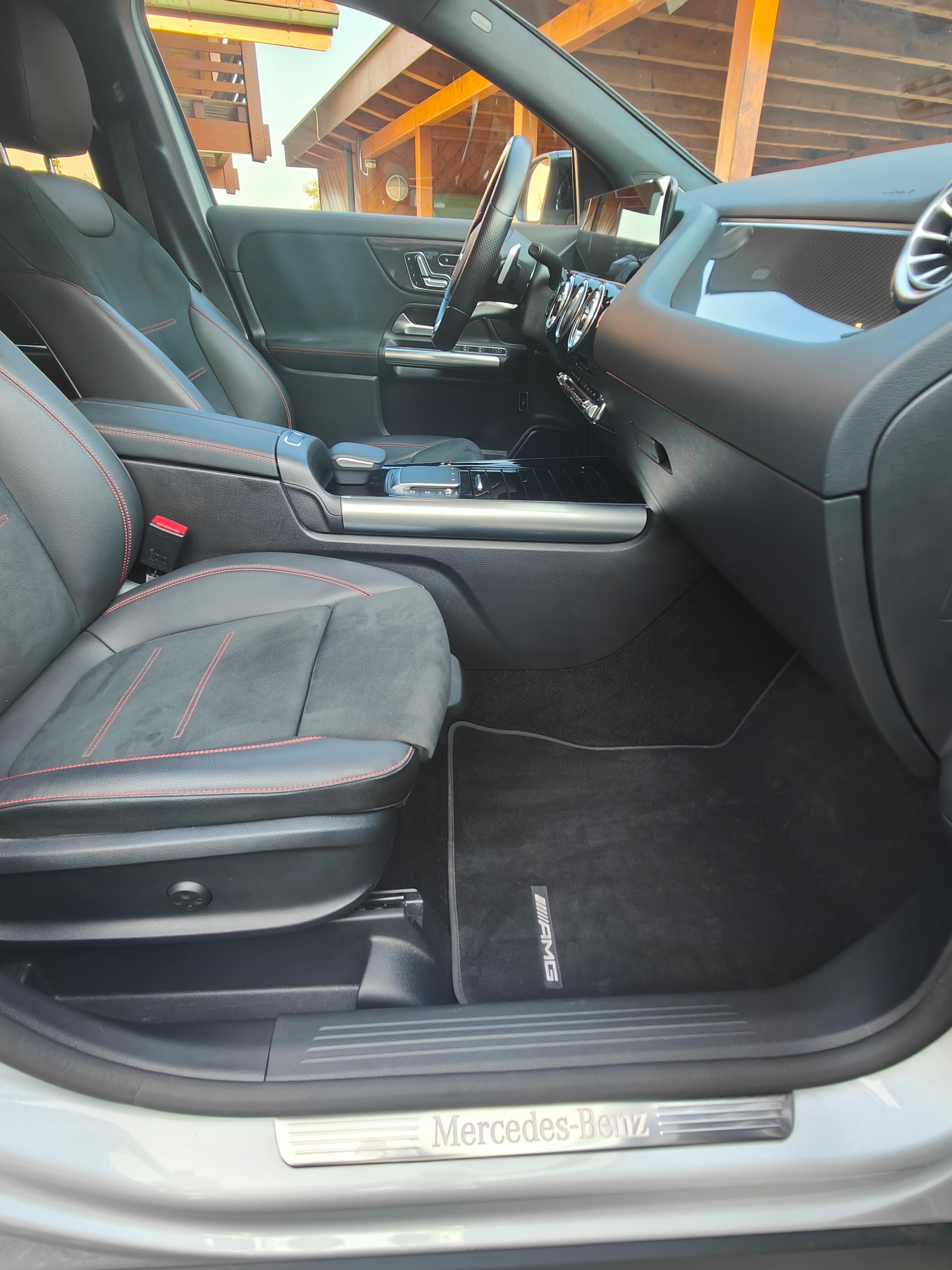 MERCEDES-BENZ GLA 250 AMG Line 4matic-image-5