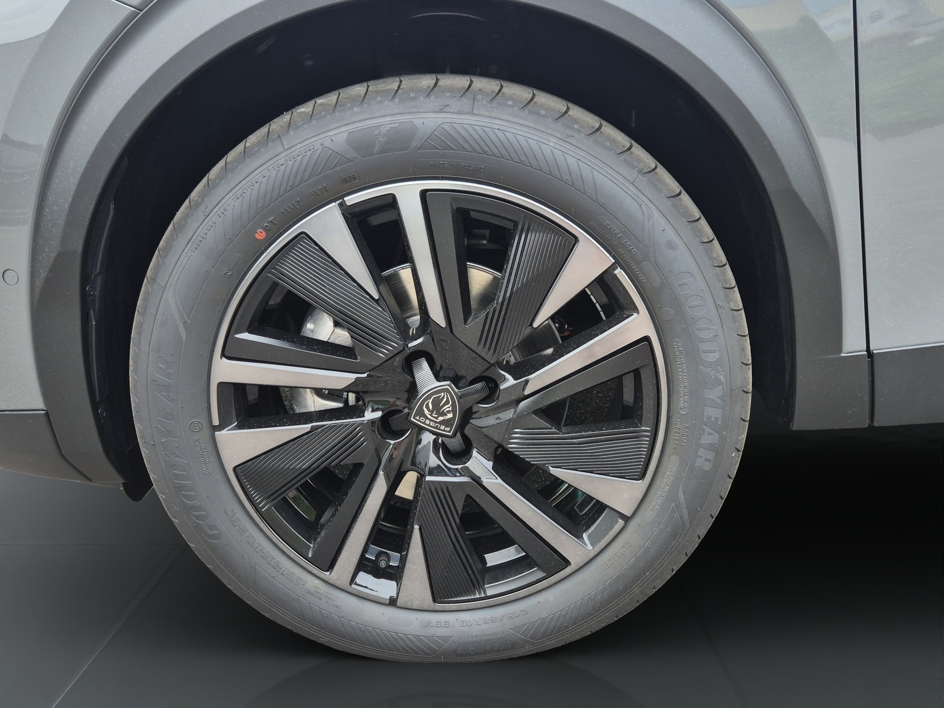 PEUGEOT 2008 1.2 Hybrid 145 GT Exclusive-image-19