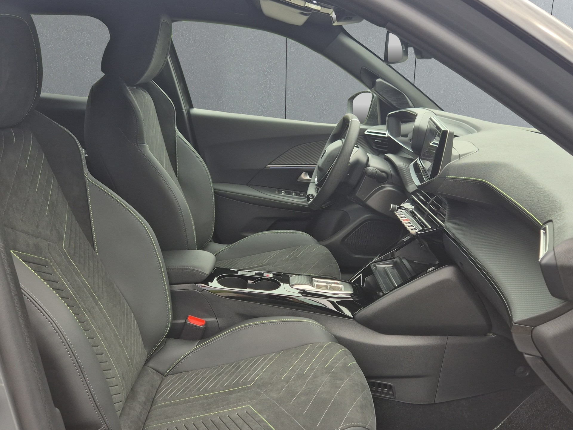 PEUGEOT 2008 1.2 Hybrid 145 GT Exclusive-image-15