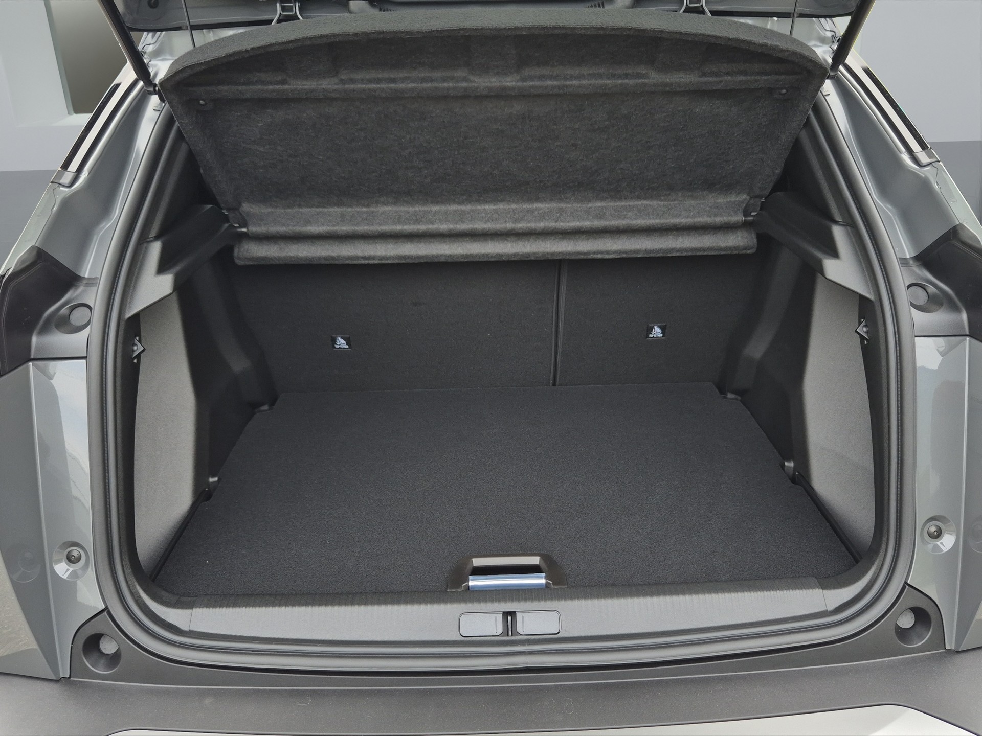 PEUGEOT 2008 1.2 Hybrid 145 GT Exclusive-image-17