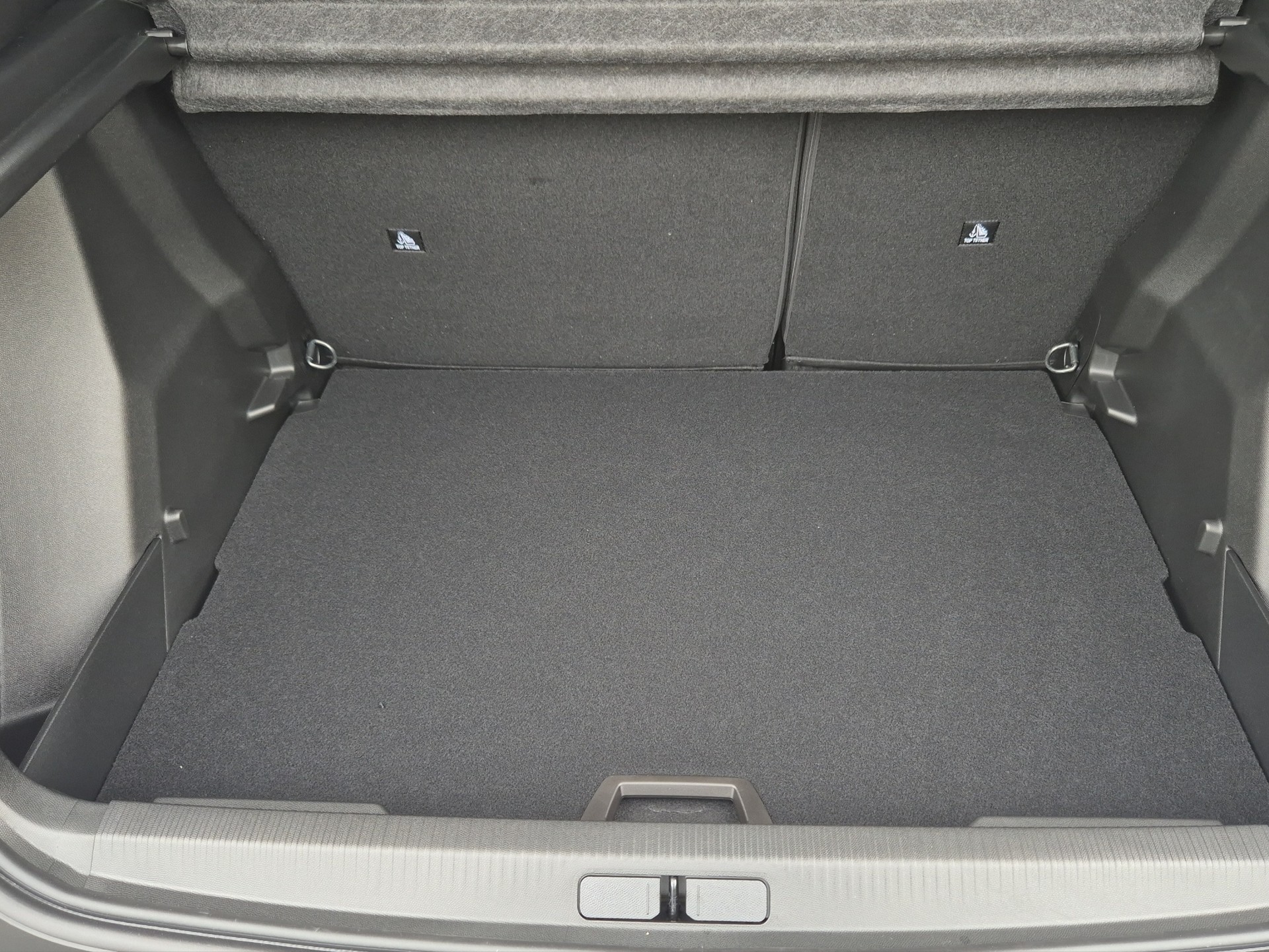 PEUGEOT 2008 1.2 Hybrid 145 GT Exclusive-image-18