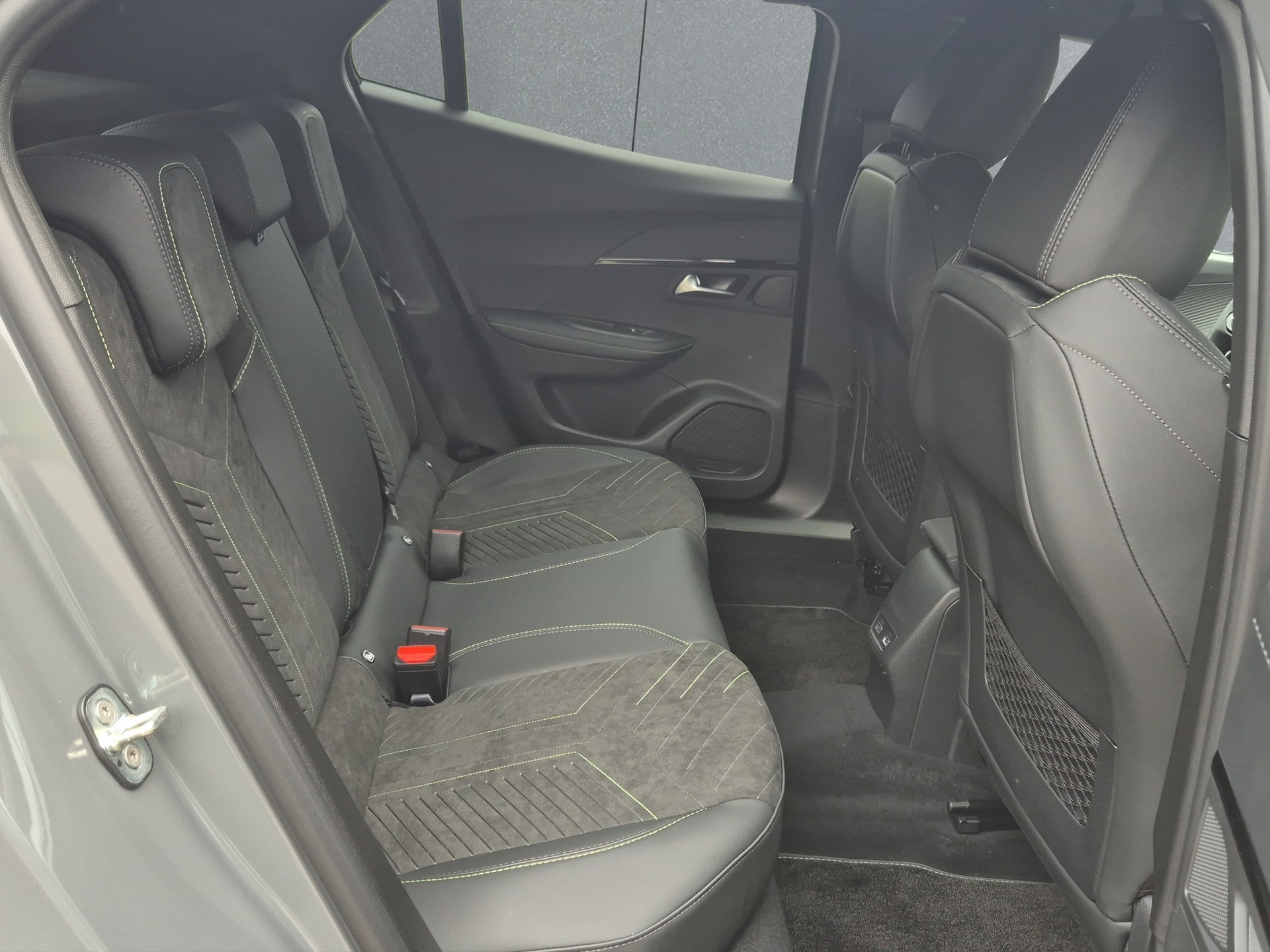 PEUGEOT 2008 1.2 Hybrid 145 GT Exclusive-image-16