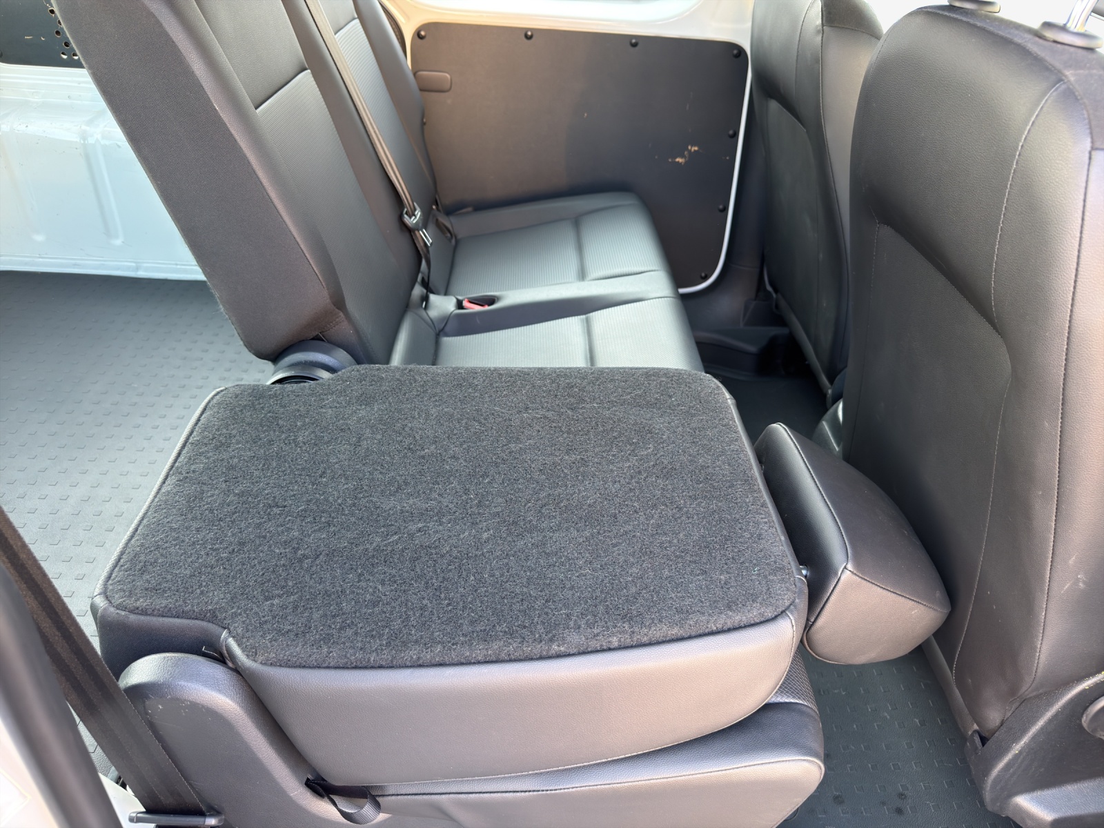 VW Caddy 2.0TDI BlueMotion Technology-image-13