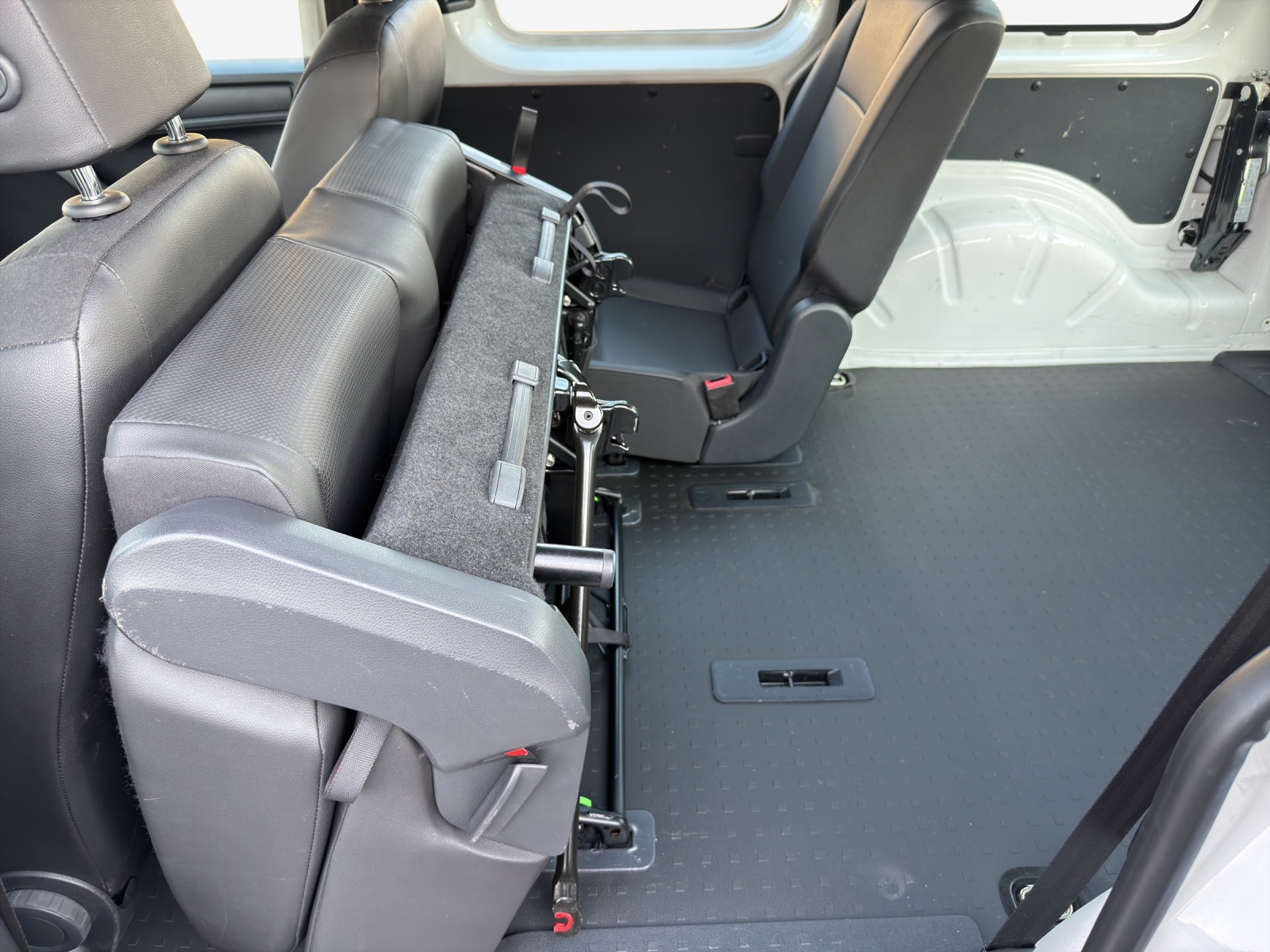 VW Caddy 2.0TDI BlueMotion Technology-image-14