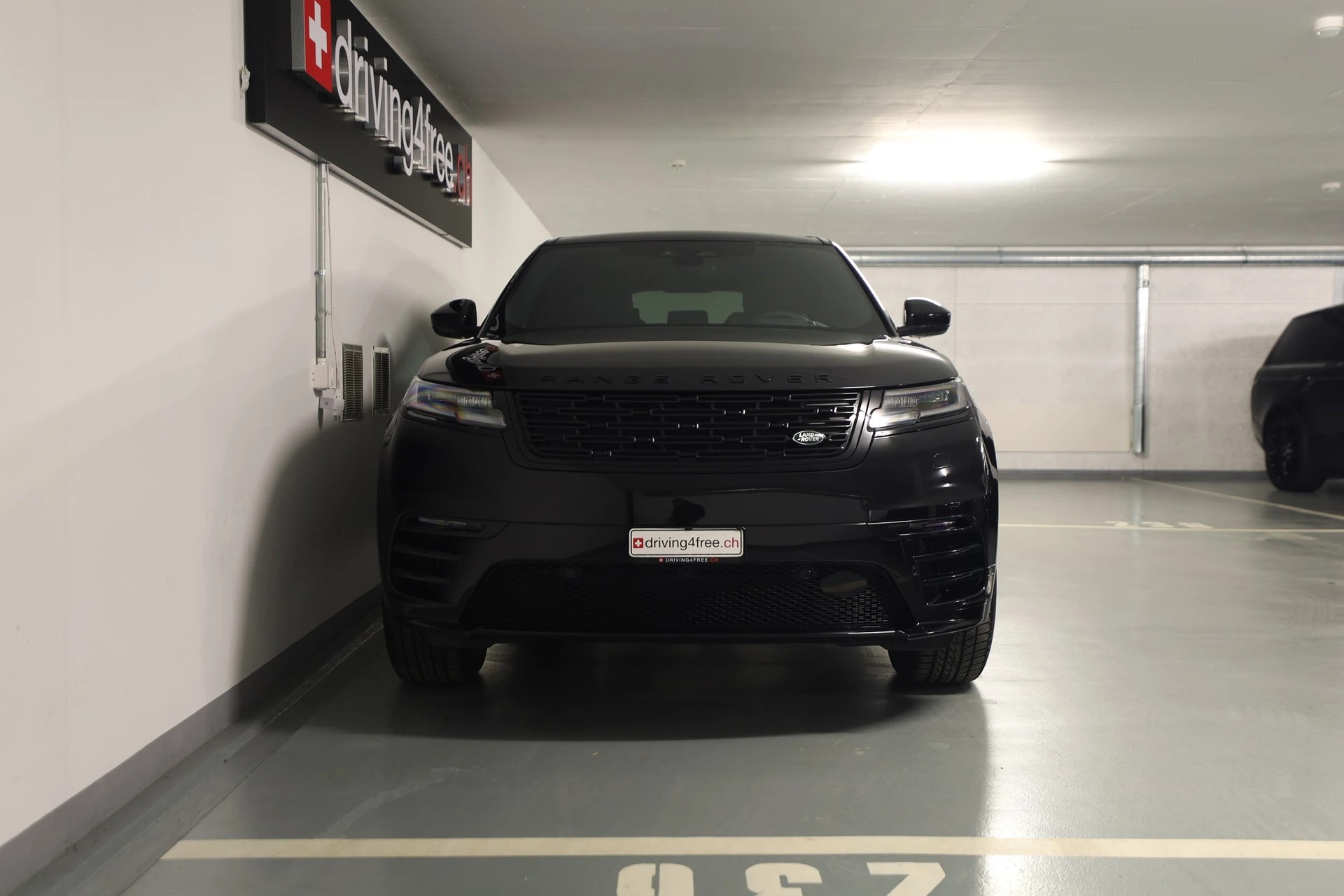 LAND ROVER 2.0 P400e Dynamic SE-image-0