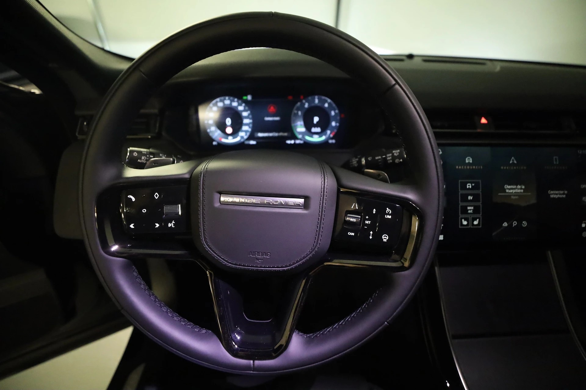 LAND ROVER 2.0 P400e Dynamic SE-image-10