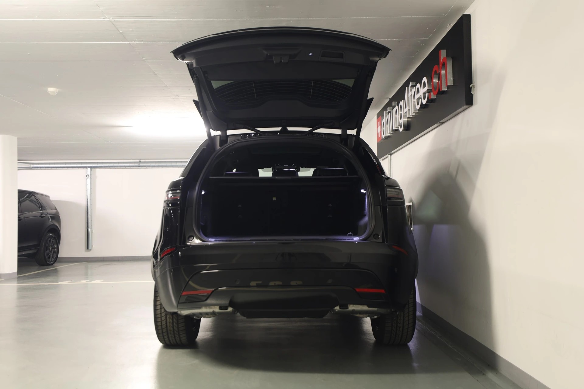 LAND ROVER 2.0 P400e Dynamic SE-image-6