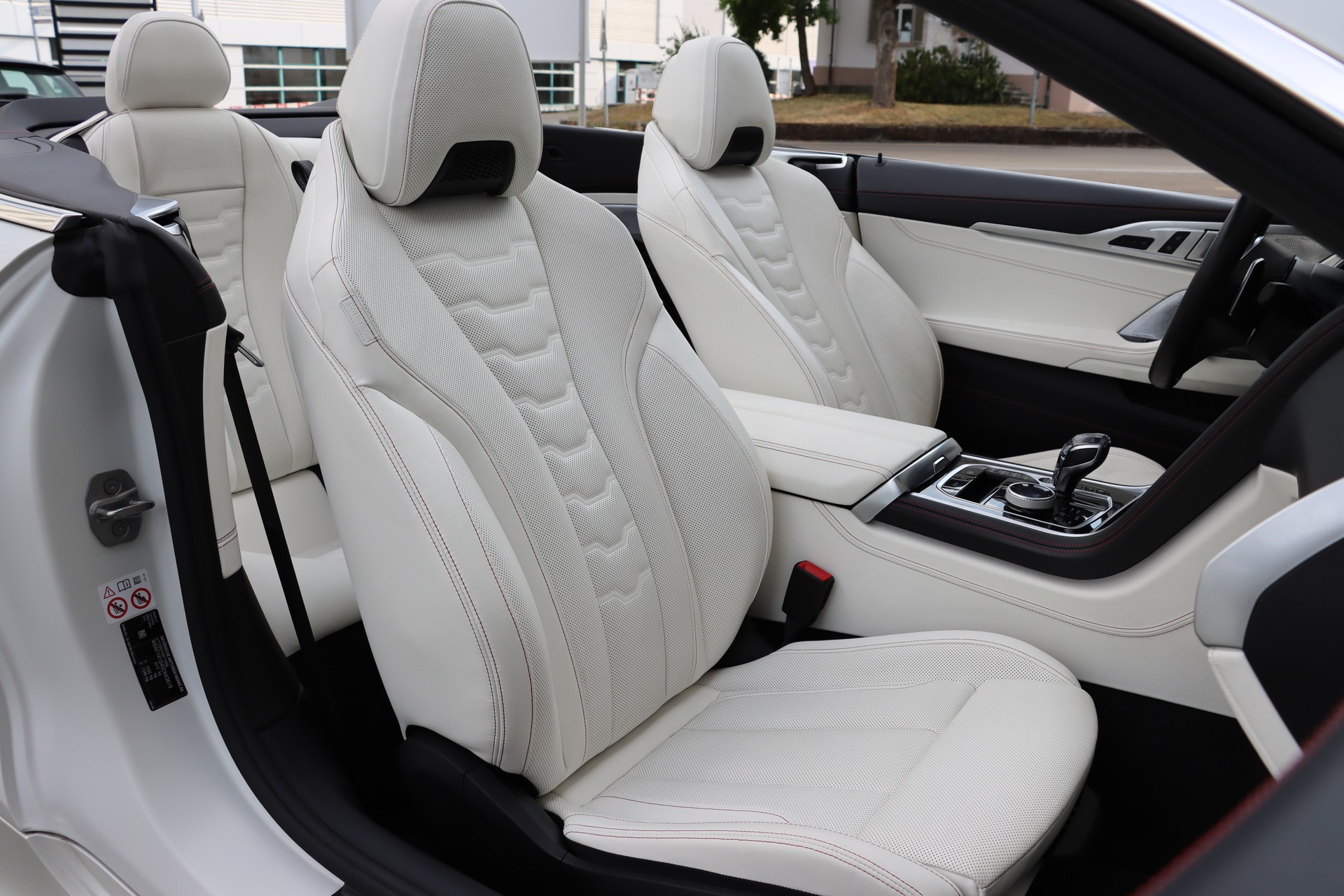 BMW M850i xDrive Edition Haute Couture 07 of 10-image-11