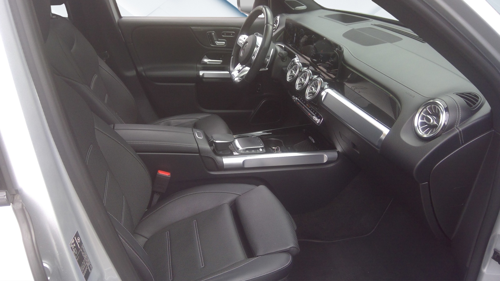 MERCEDES-BENZ GLB 35 AMG 4Matic 8G-Tronic-image-4