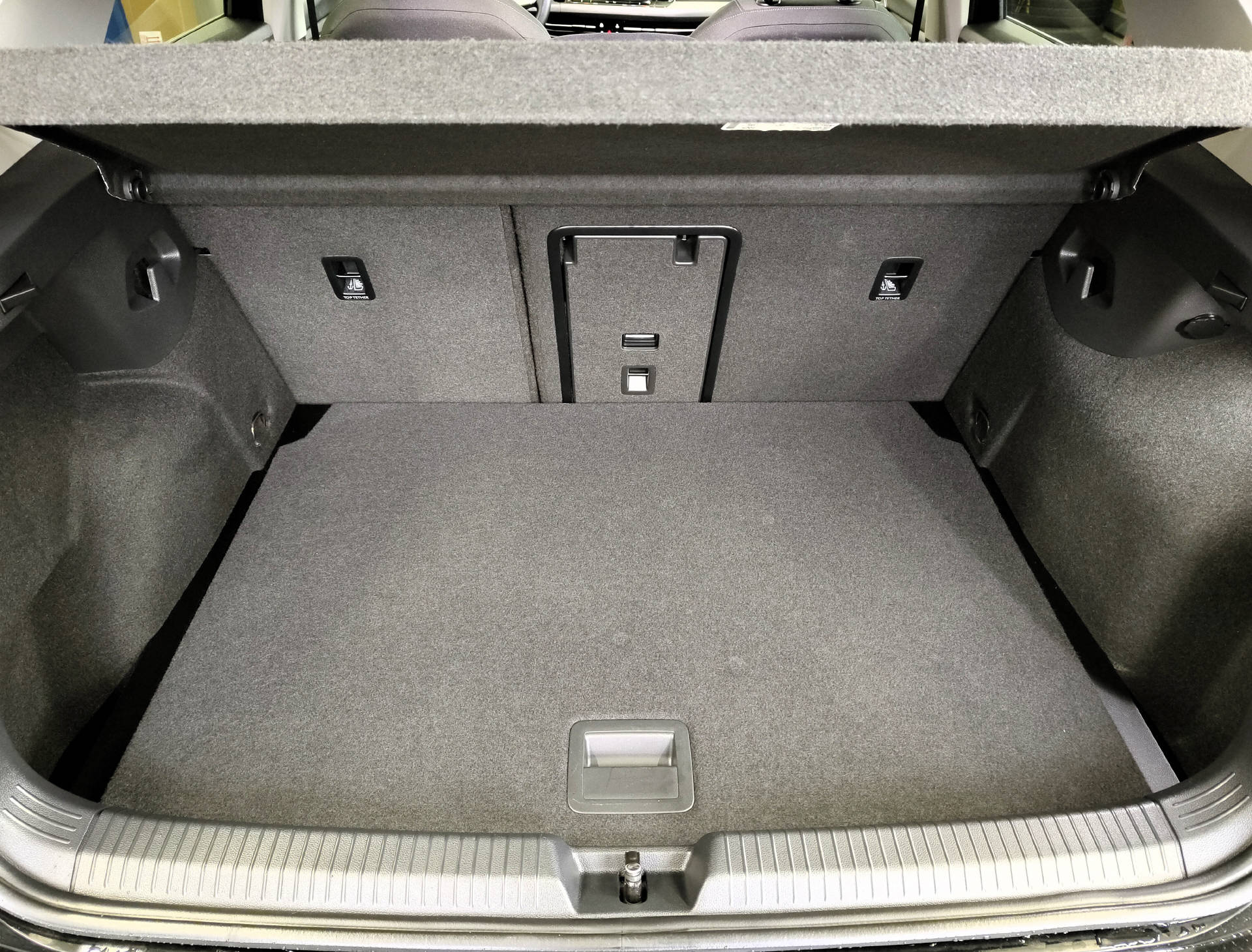 VW Golf VIII 2.0 TSI Style DSG 4Motion-image-15