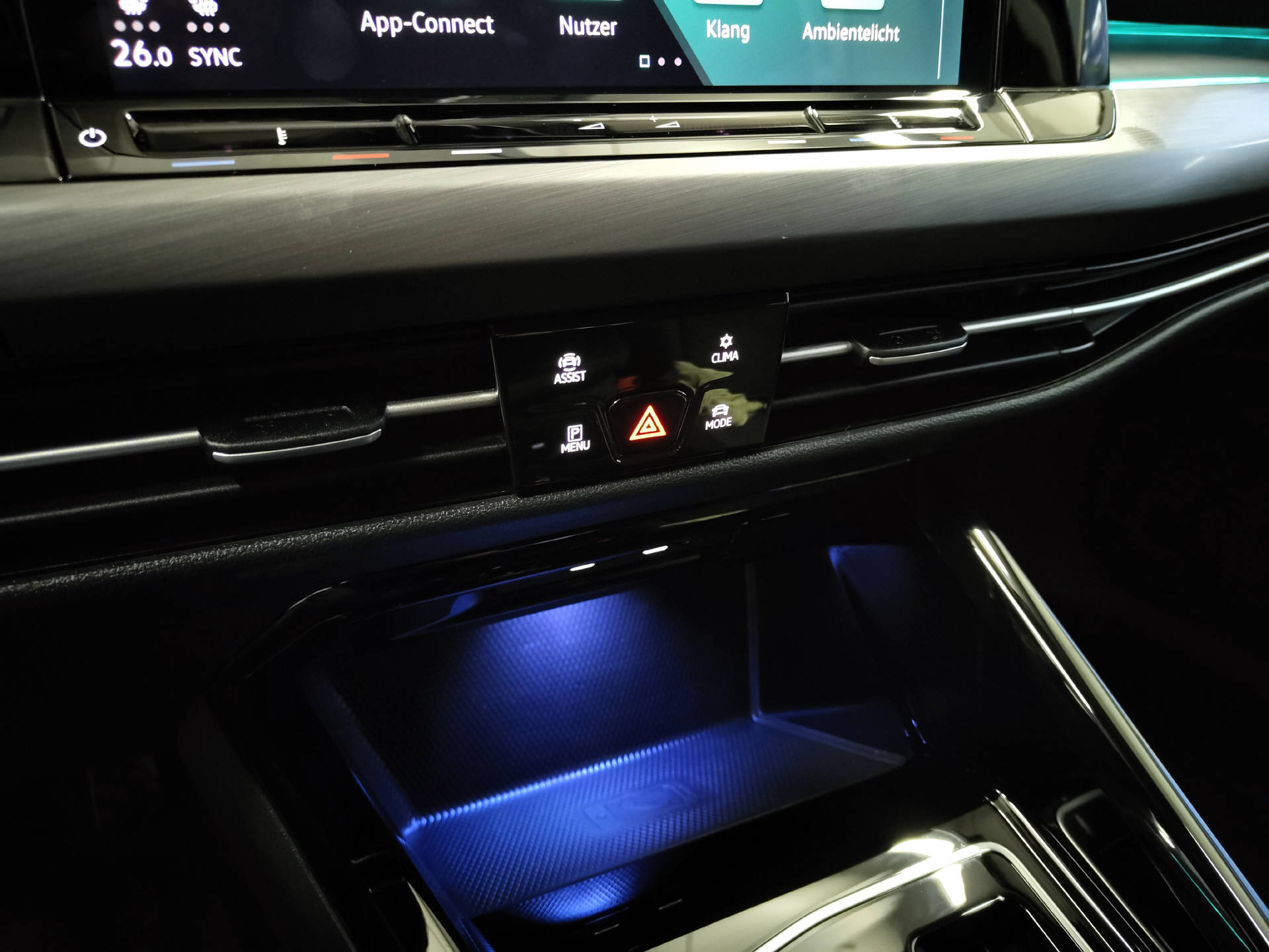 VW Golf VIII 2.0 TSI Style DSG 4Motion-image-9