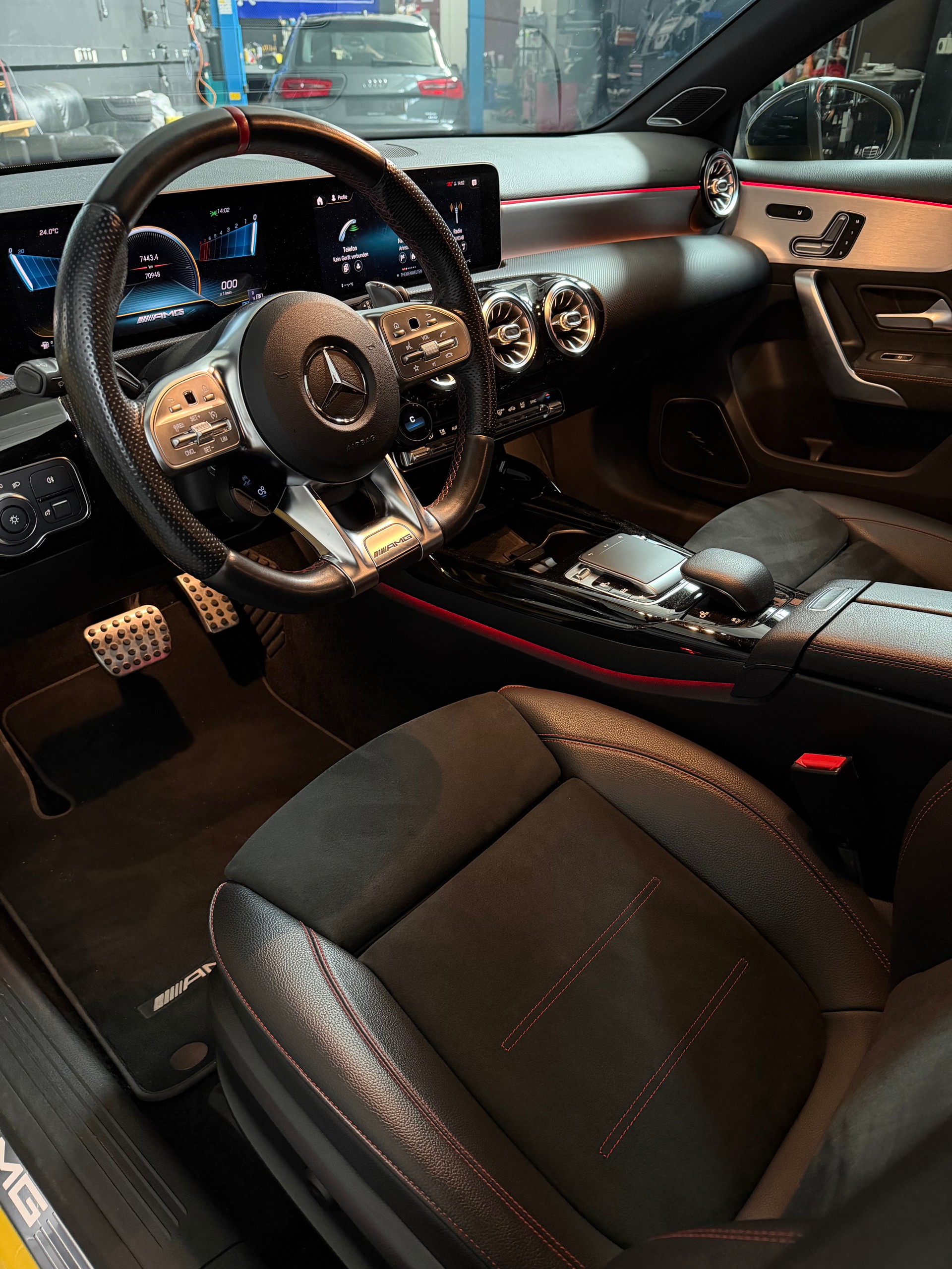 MERCEDES-BENZ A 35 AMG 4Matic Edition 1 Speedshift-showroom-element-3