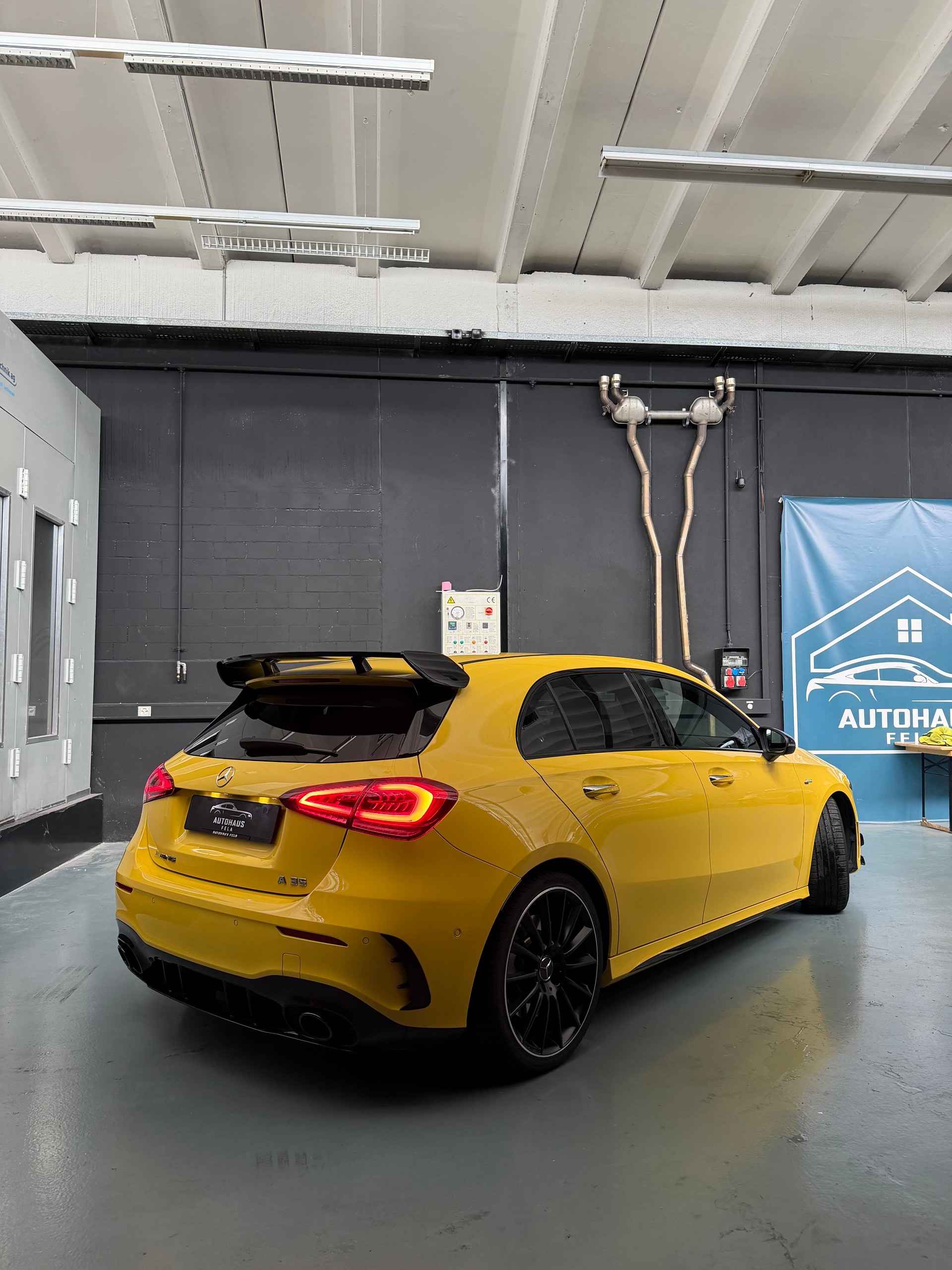 MERCEDES-BENZ A 35 AMG 4Matic Edition 1 Speedshift-showroom-element-1