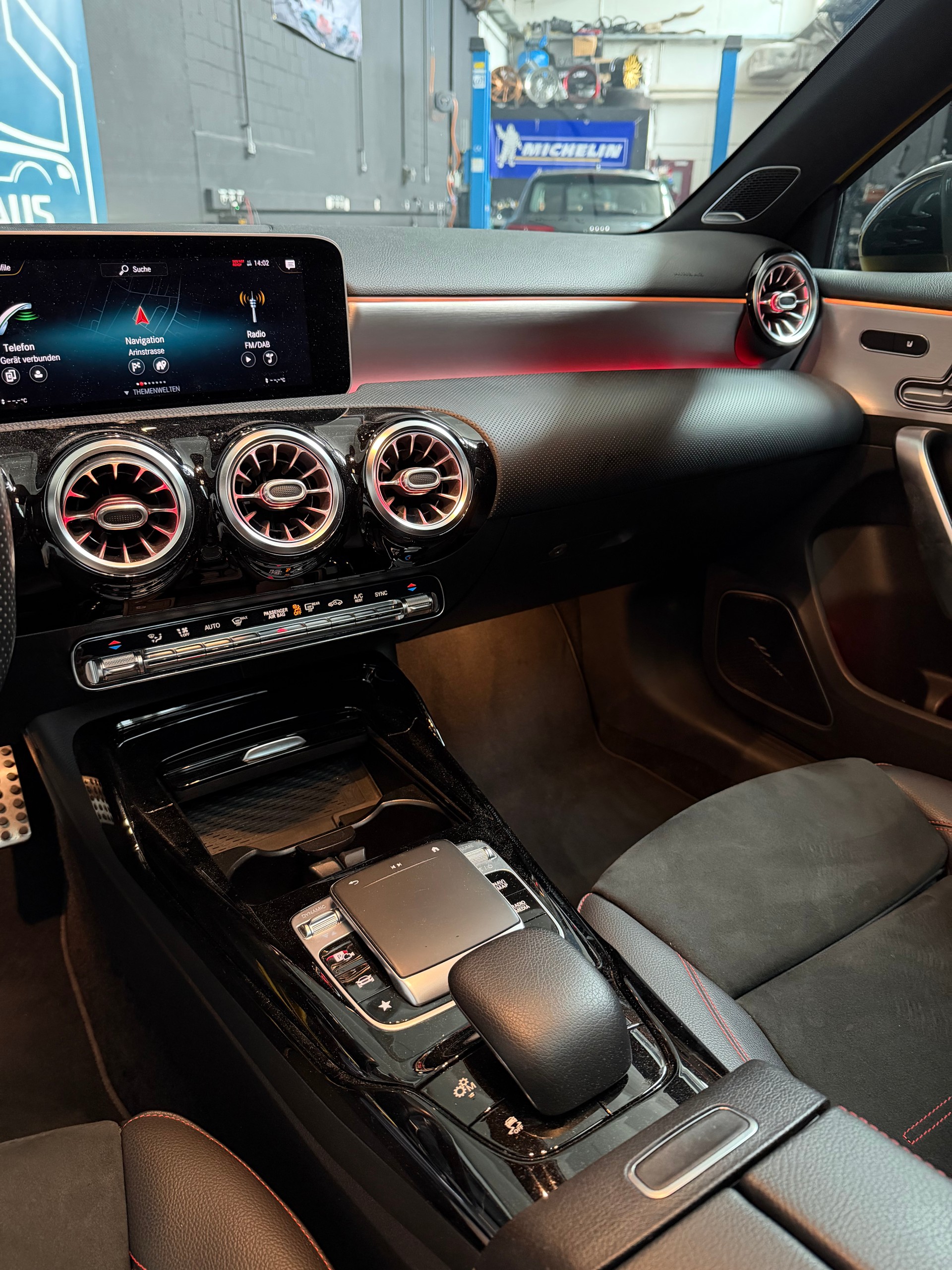 MERCEDES-BENZ A 35 AMG 4Matic Edition 1 Speedshift-image-5