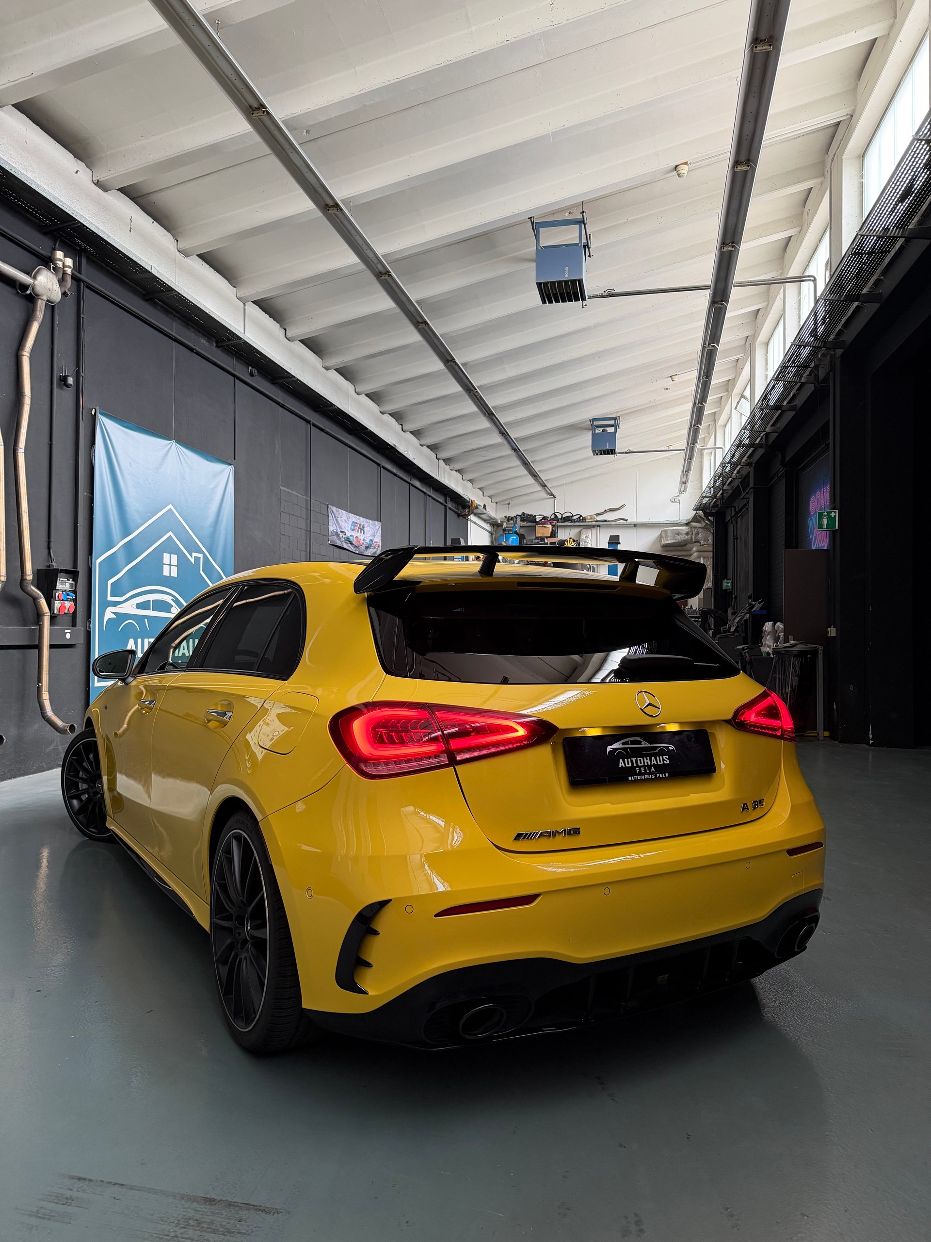 MERCEDES-BENZ A 35 AMG 4Matic Edition 1 Speedshift-showroom-element-2