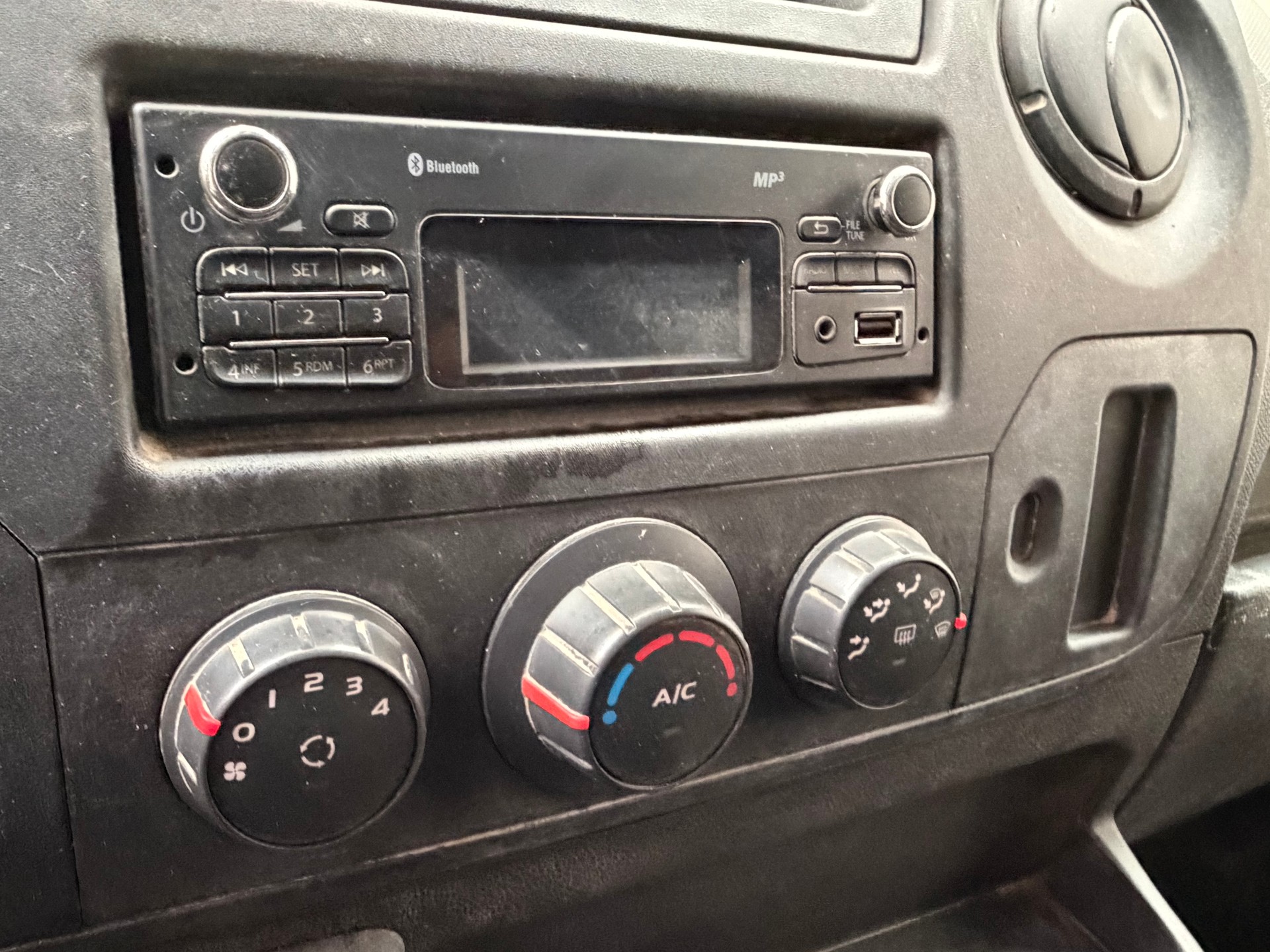 RENAULT Master T33 2.3dCi 125 L1H1-image-10