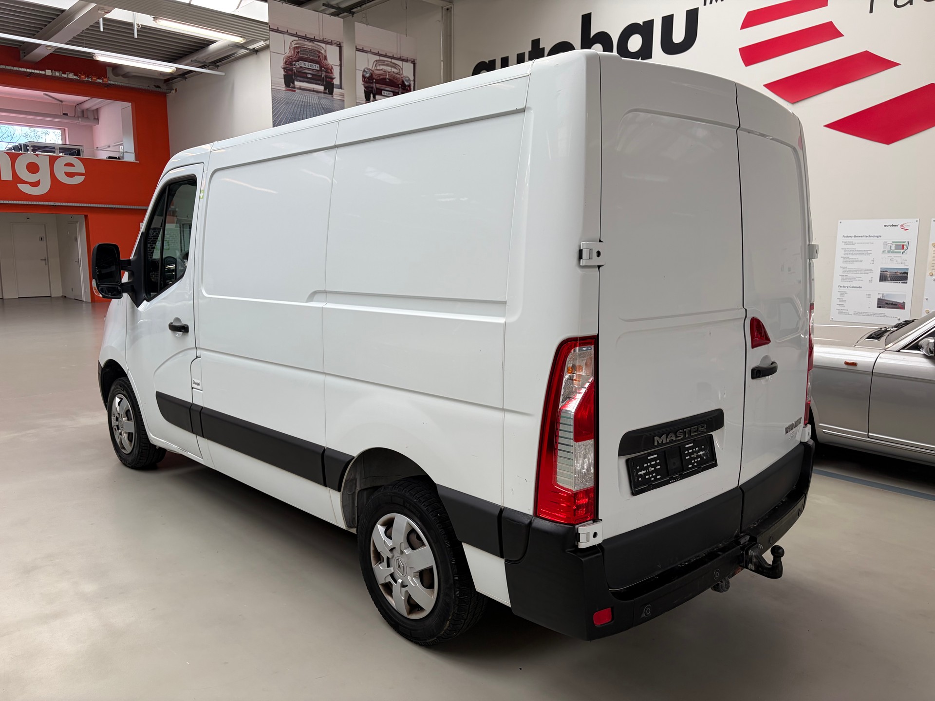 RENAULT Master T33 2.3dCi 125 L1H1-image-2