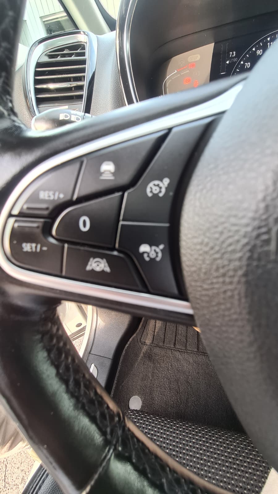 RENAULT Espace 2.0 dCi Intens EDC 6 ** Teil-Leder ** Gr-Navi ** RF-Kamera ** Lenkrad Heizung ** H.Up Disp ** Schiebedach ** Ab MFK **-image-9