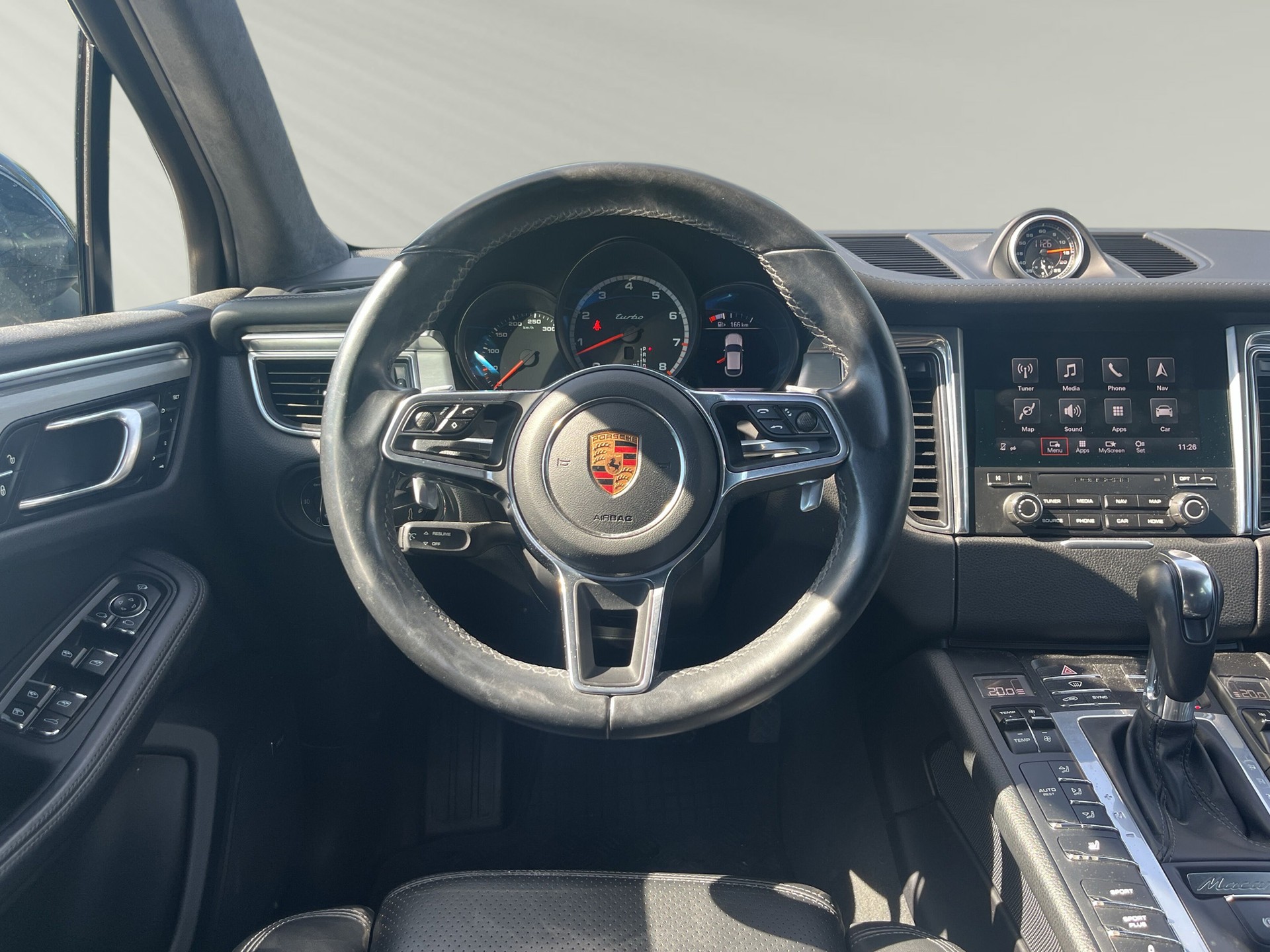 PORSCHE Macan Turbo Performance PDK-image-4