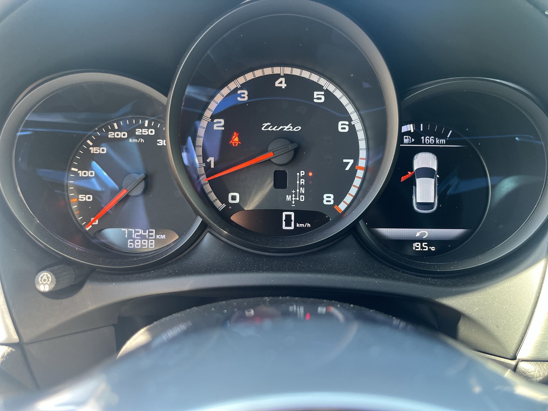 PORSCHE Macan Turbo Performance PDK-image-13