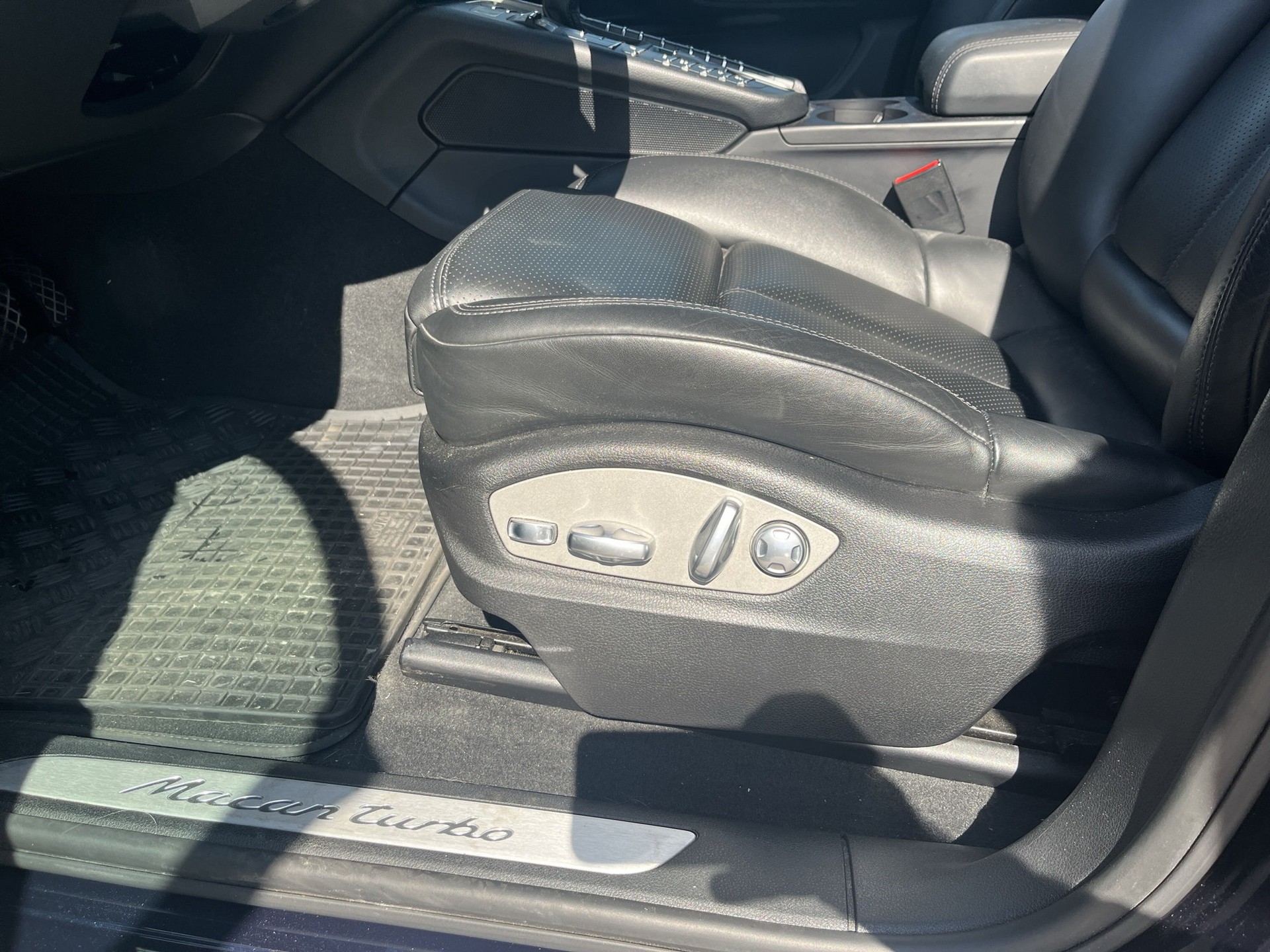 PORSCHE Macan Turbo Performance PDK-image-18