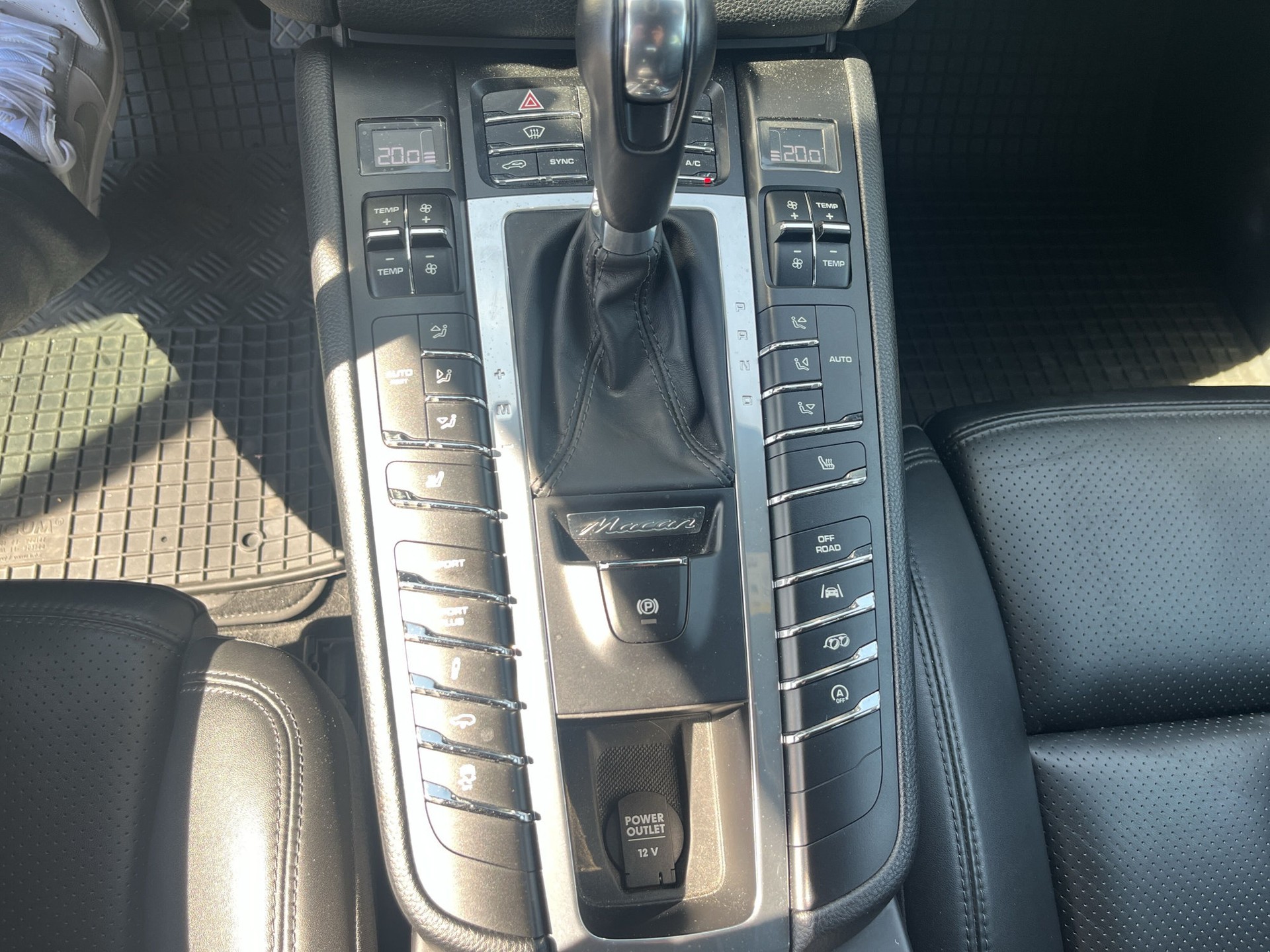 PORSCHE Macan Turbo Performance PDK-image-12