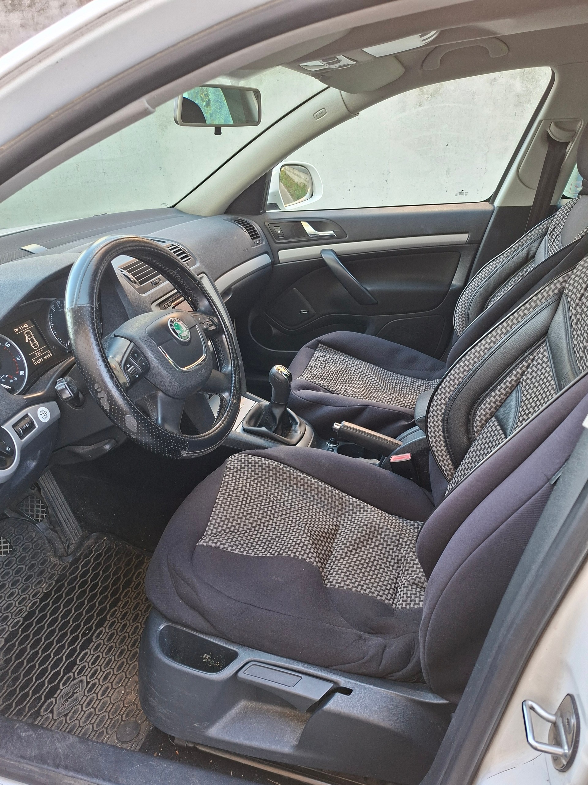 SKODA Octavia Combi 1.8 TSI AllDrive 4x4-image-14